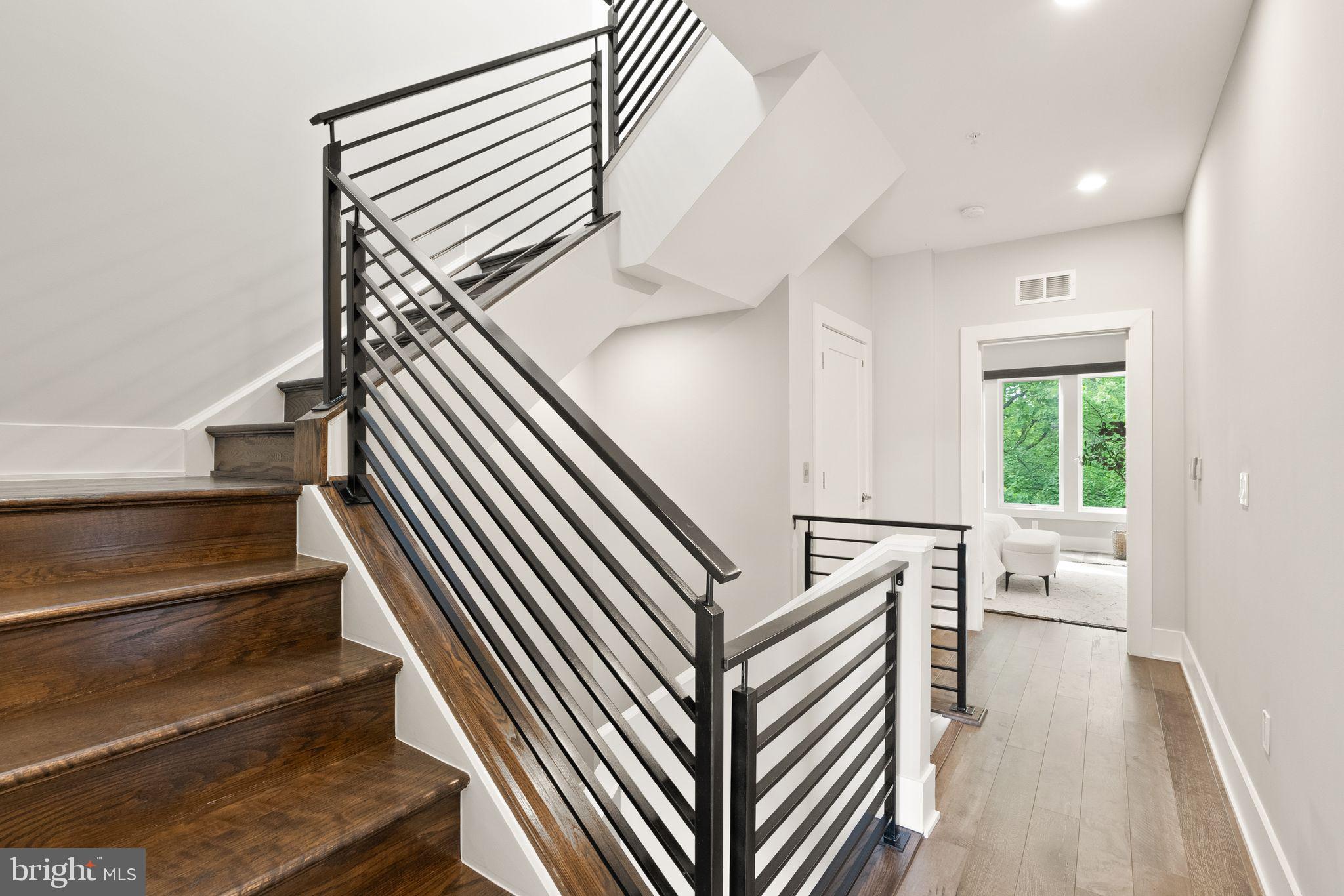 Real estate listing preview #24