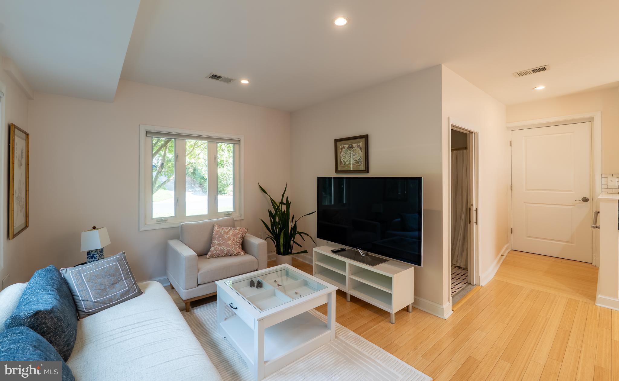 Real estate listing preview #9