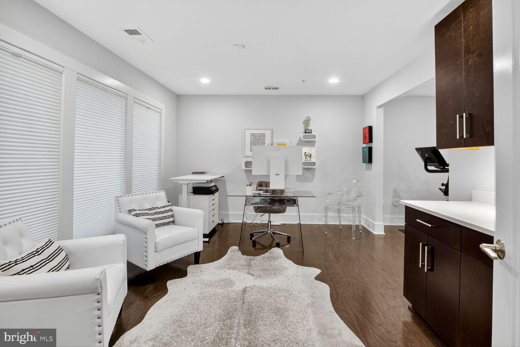 Real estate listing preview #16