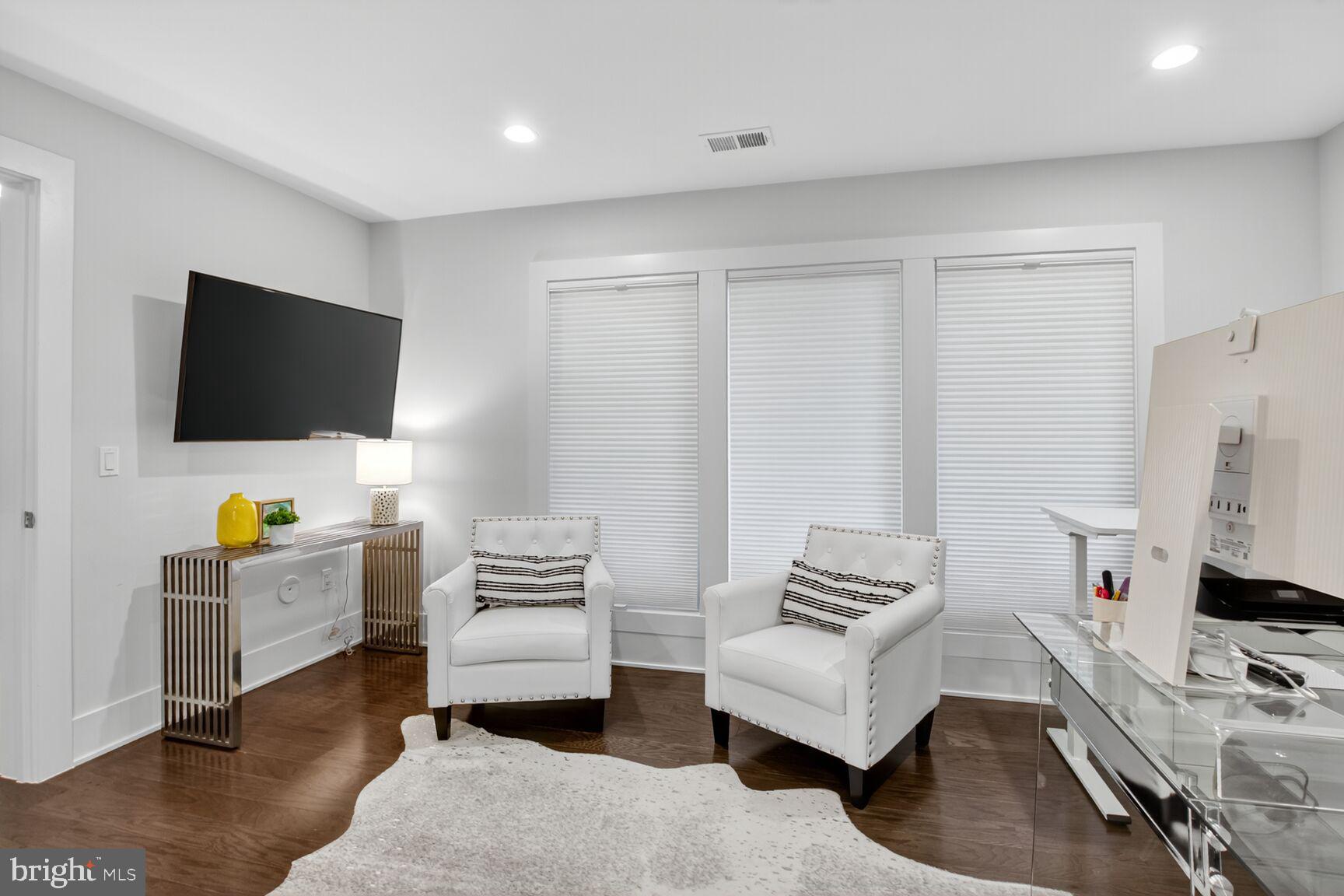 Real estate listing preview #17