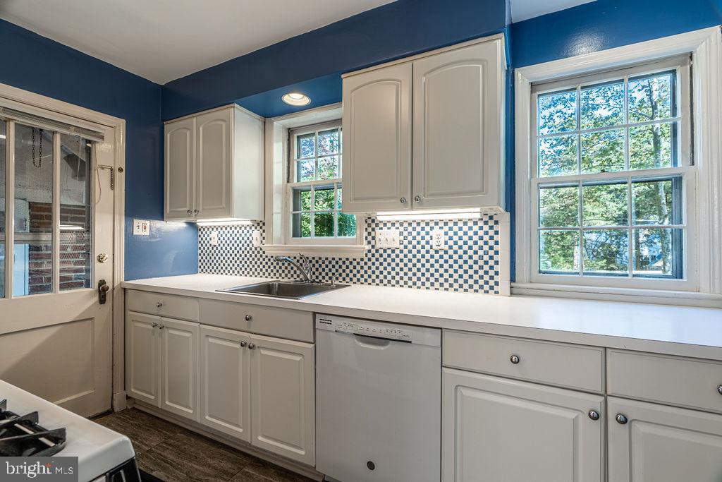 Real estate listing preview #12