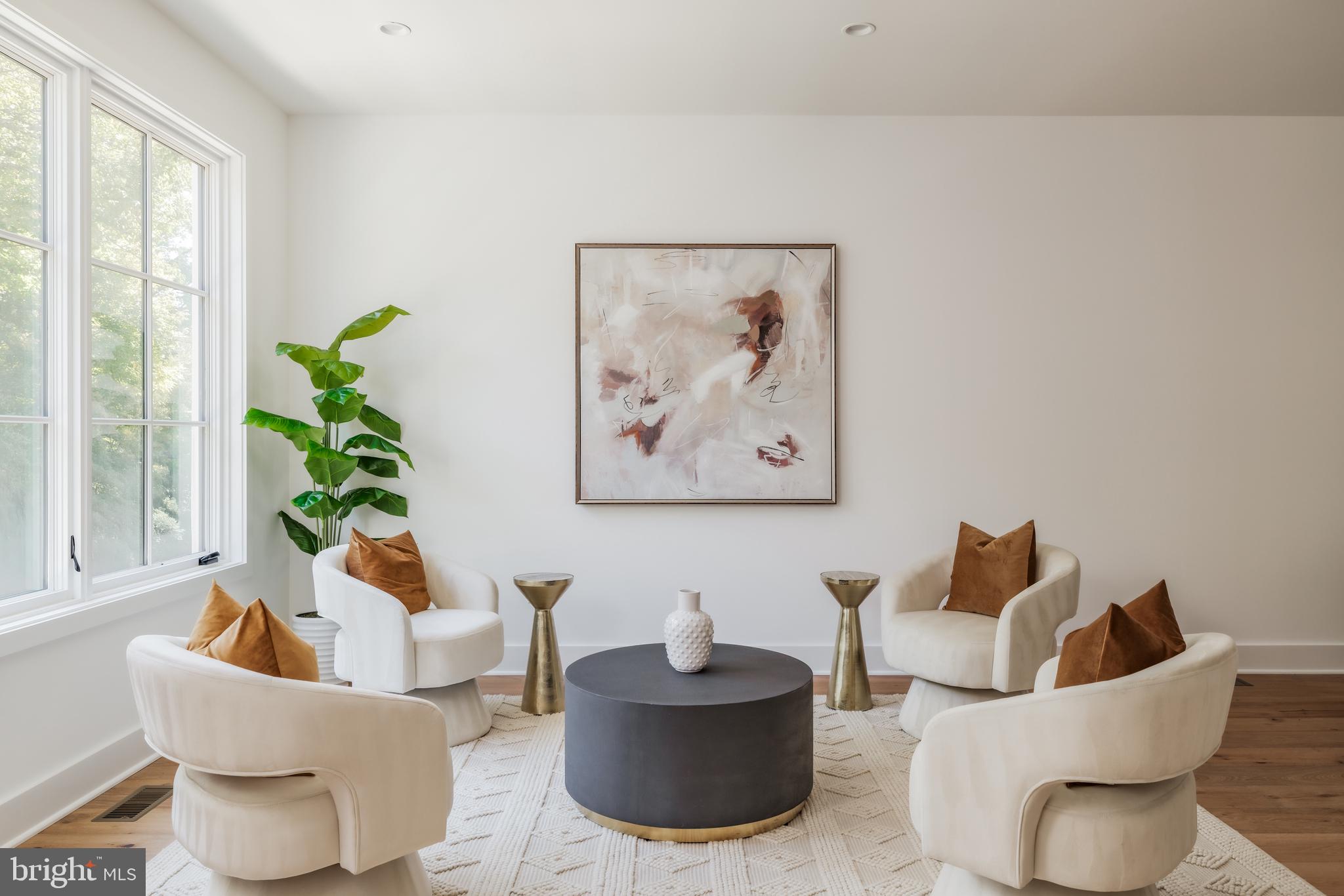 Real estate listing preview #3