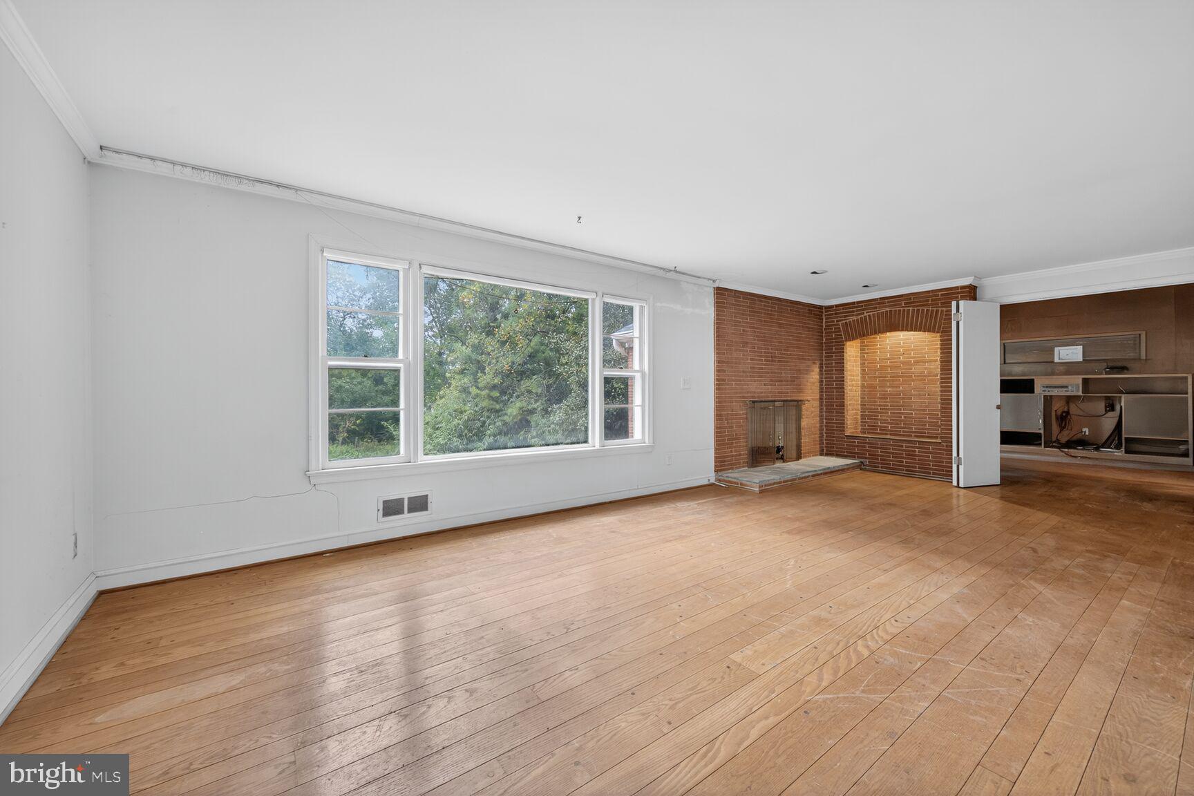 Real estate listing preview #4