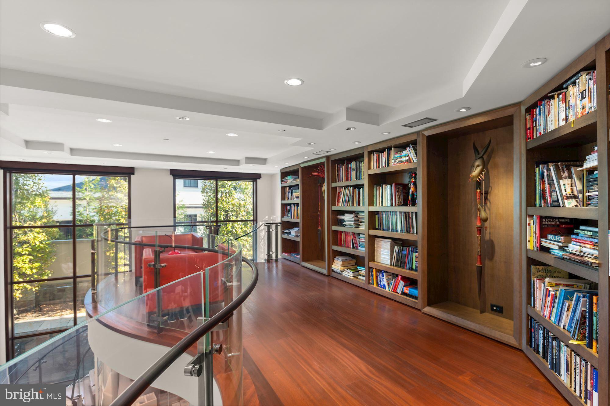 Real estate listing preview #6