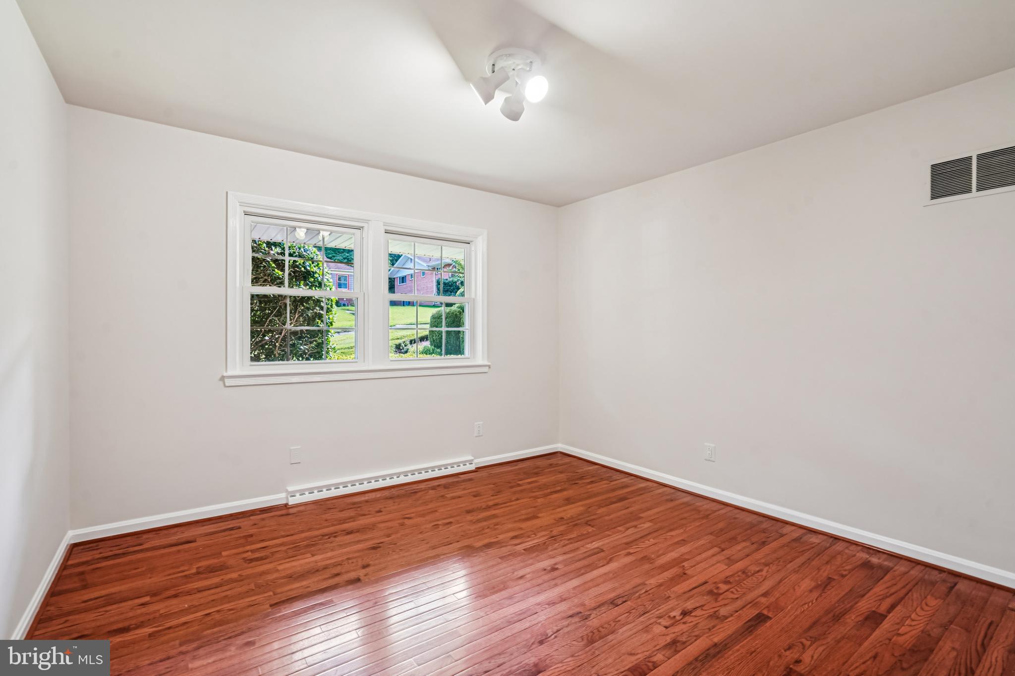 Real estate listing preview #22