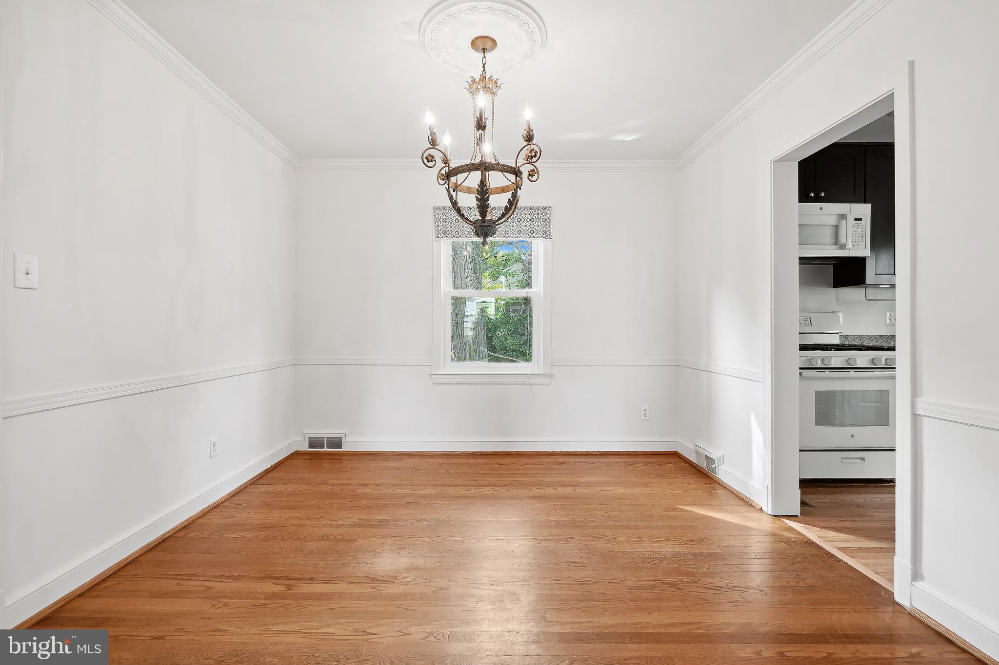 Real estate listing preview #8