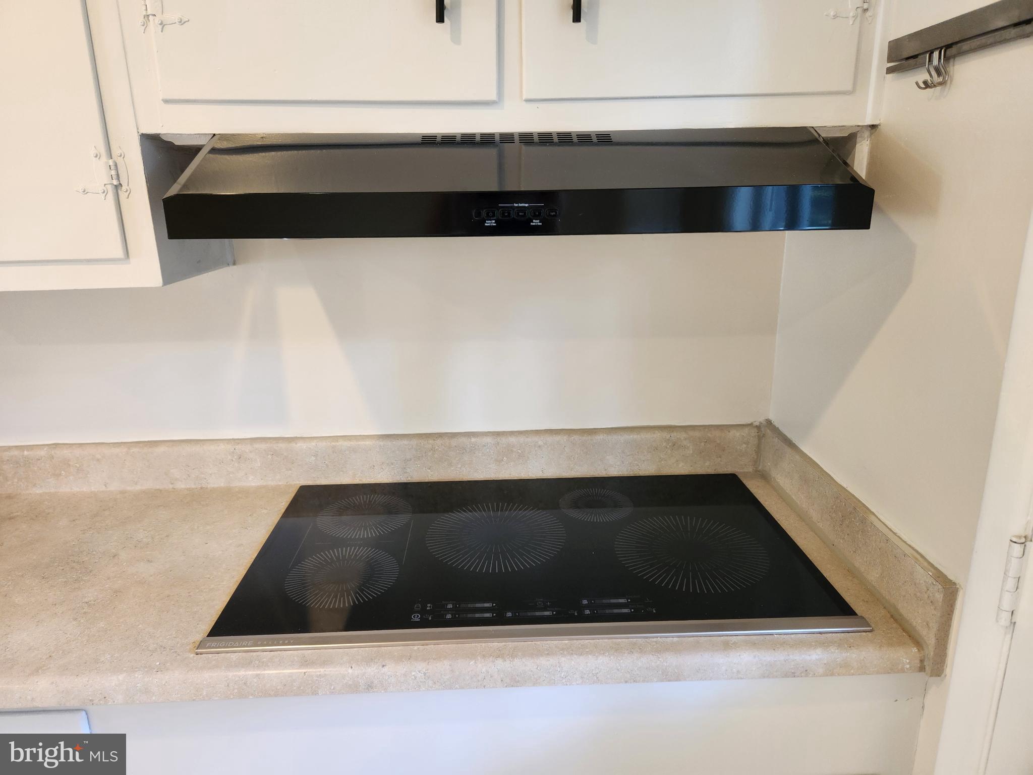 Real estate listing preview #8