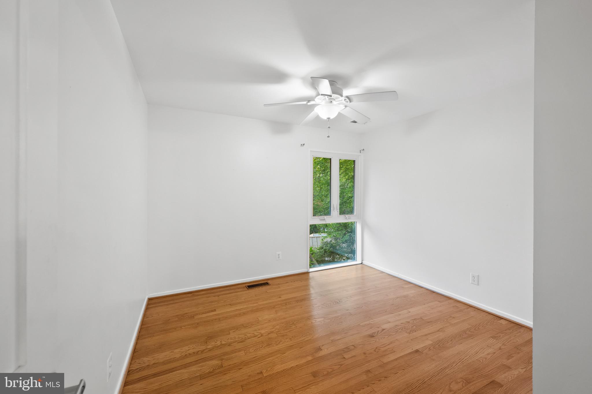 Real estate listing preview #16