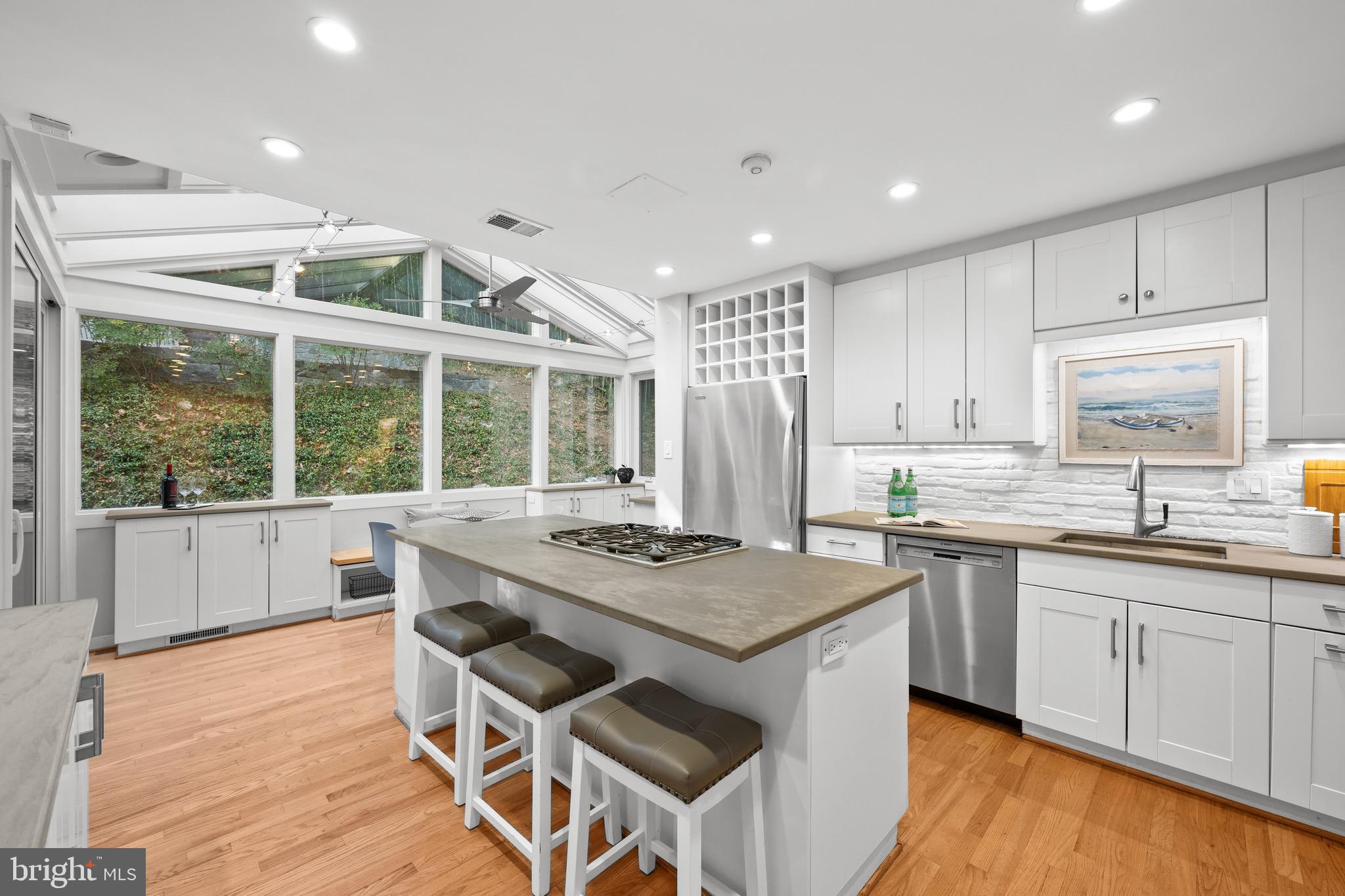 Real estate listing preview #8