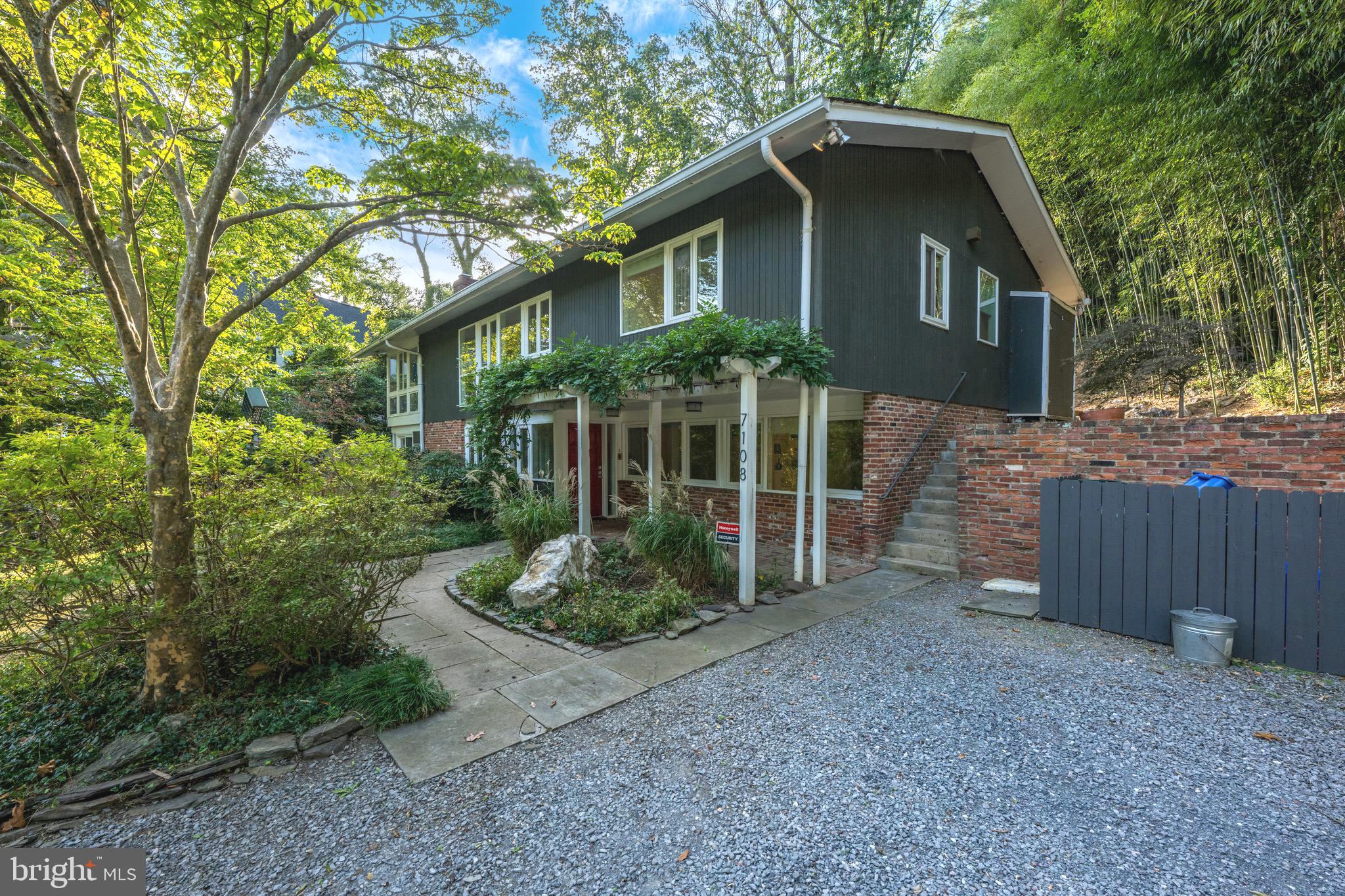 Real estate listing preview #2