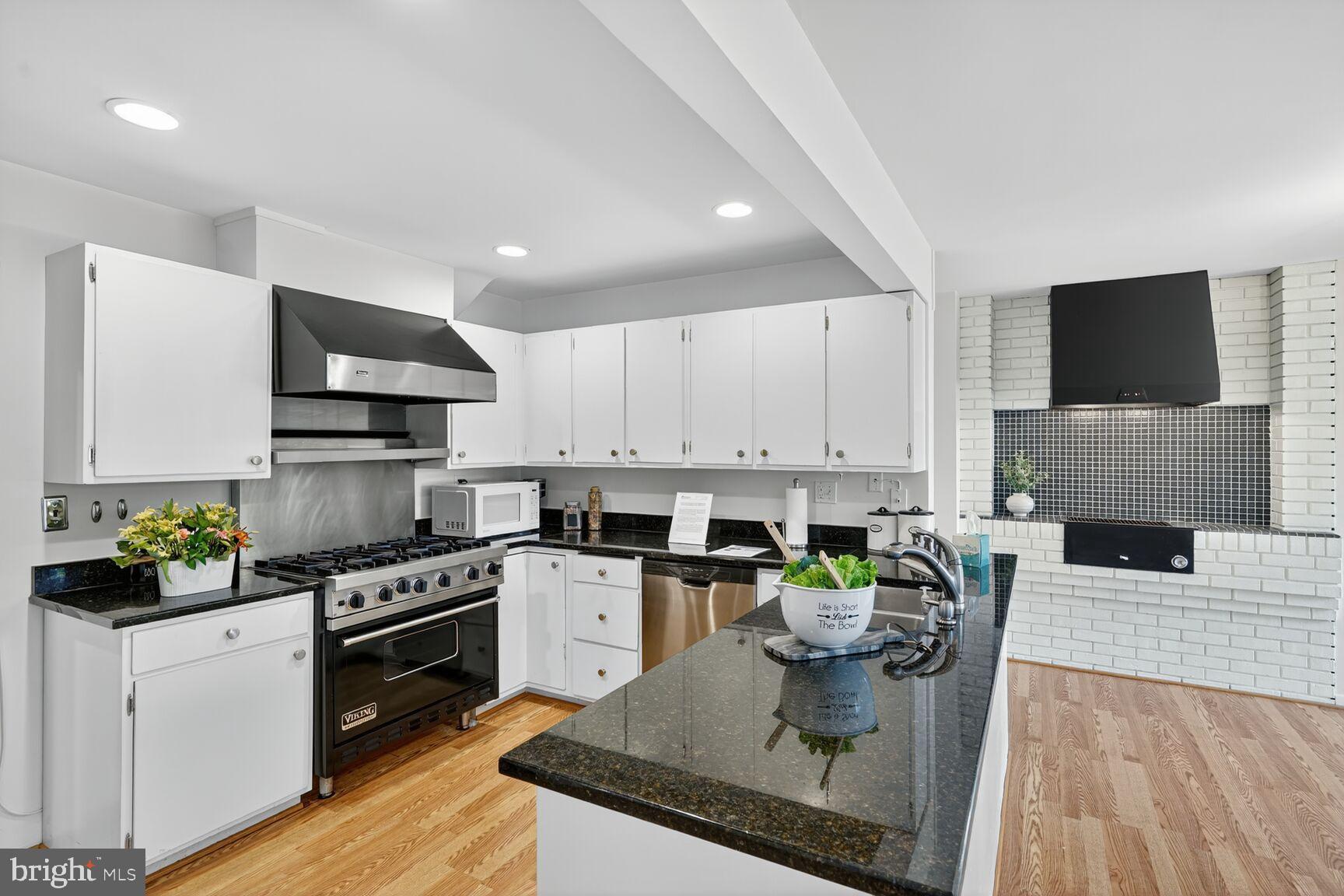 Real estate listing preview #12