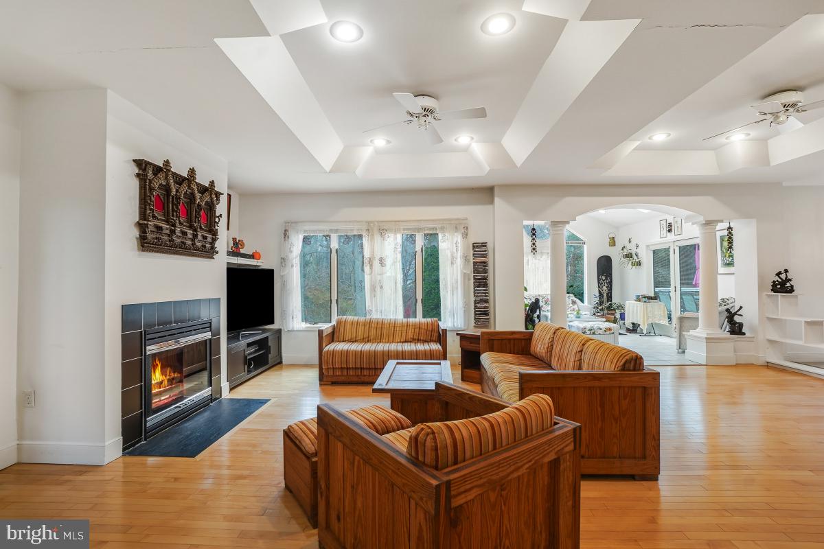 Real estate listing preview #14