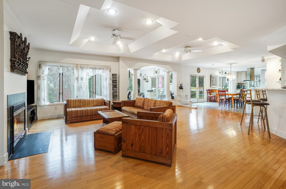 Real estate listing preview #12