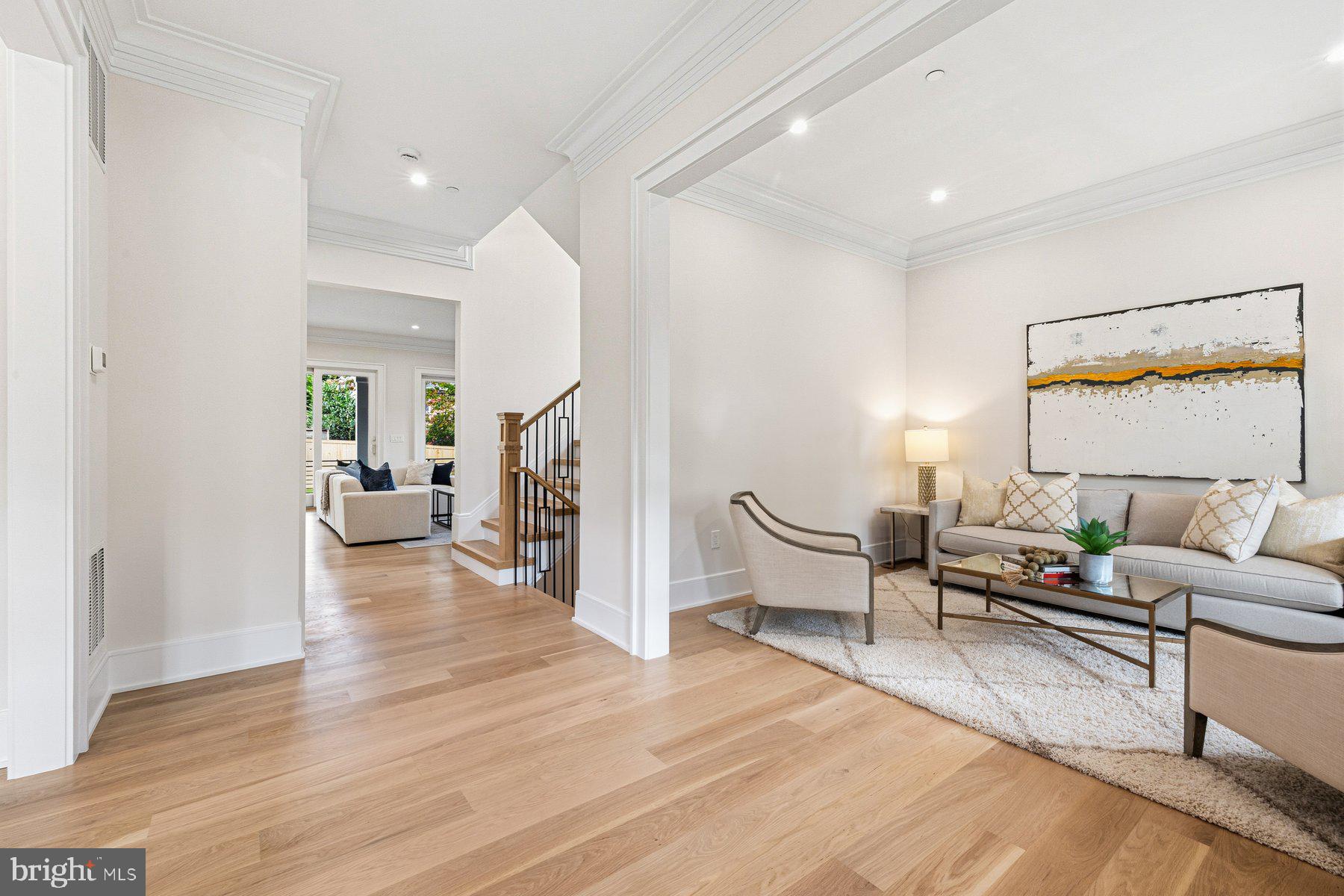 Real estate listing preview #4