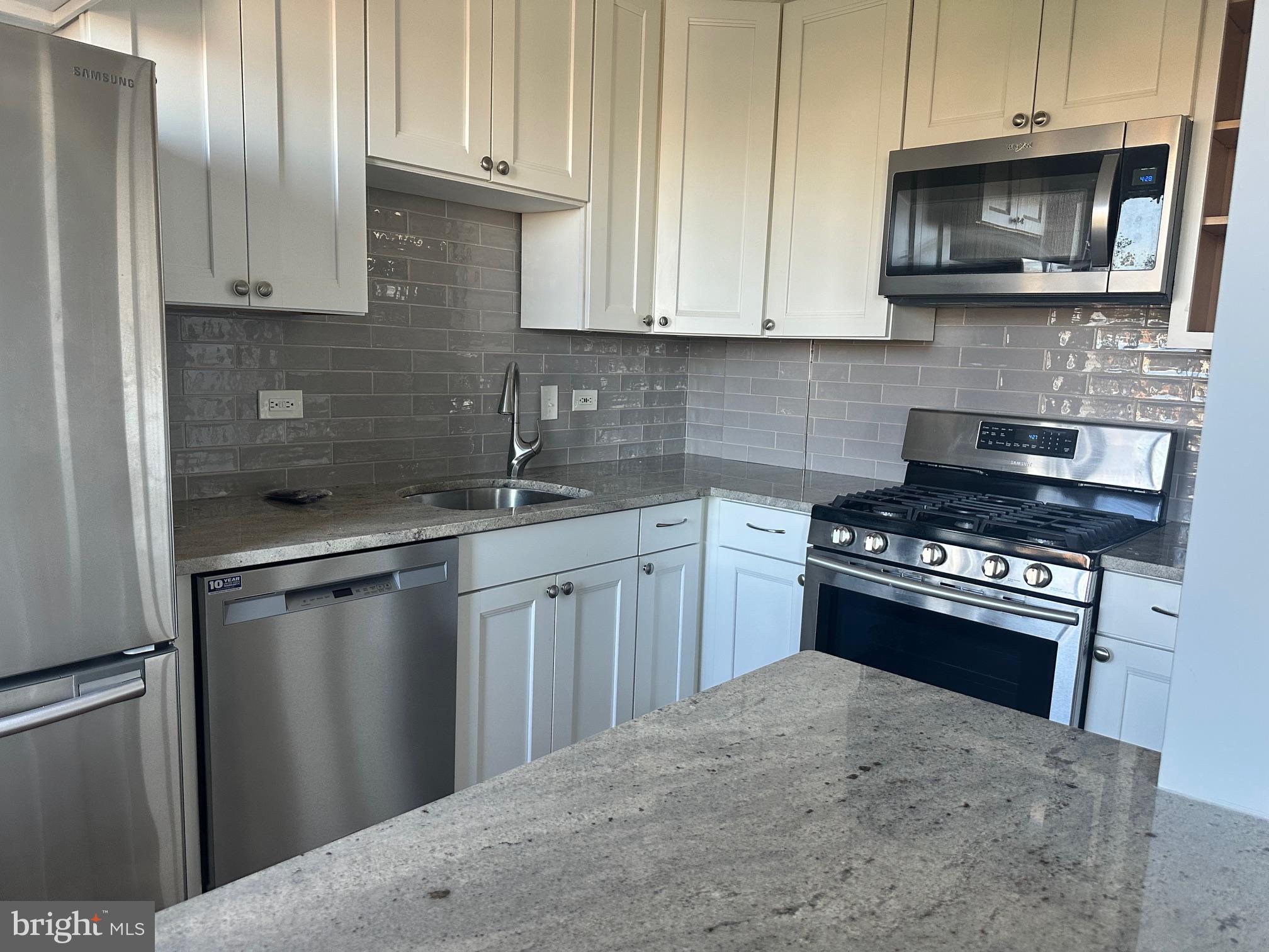 Real estate listing preview #6