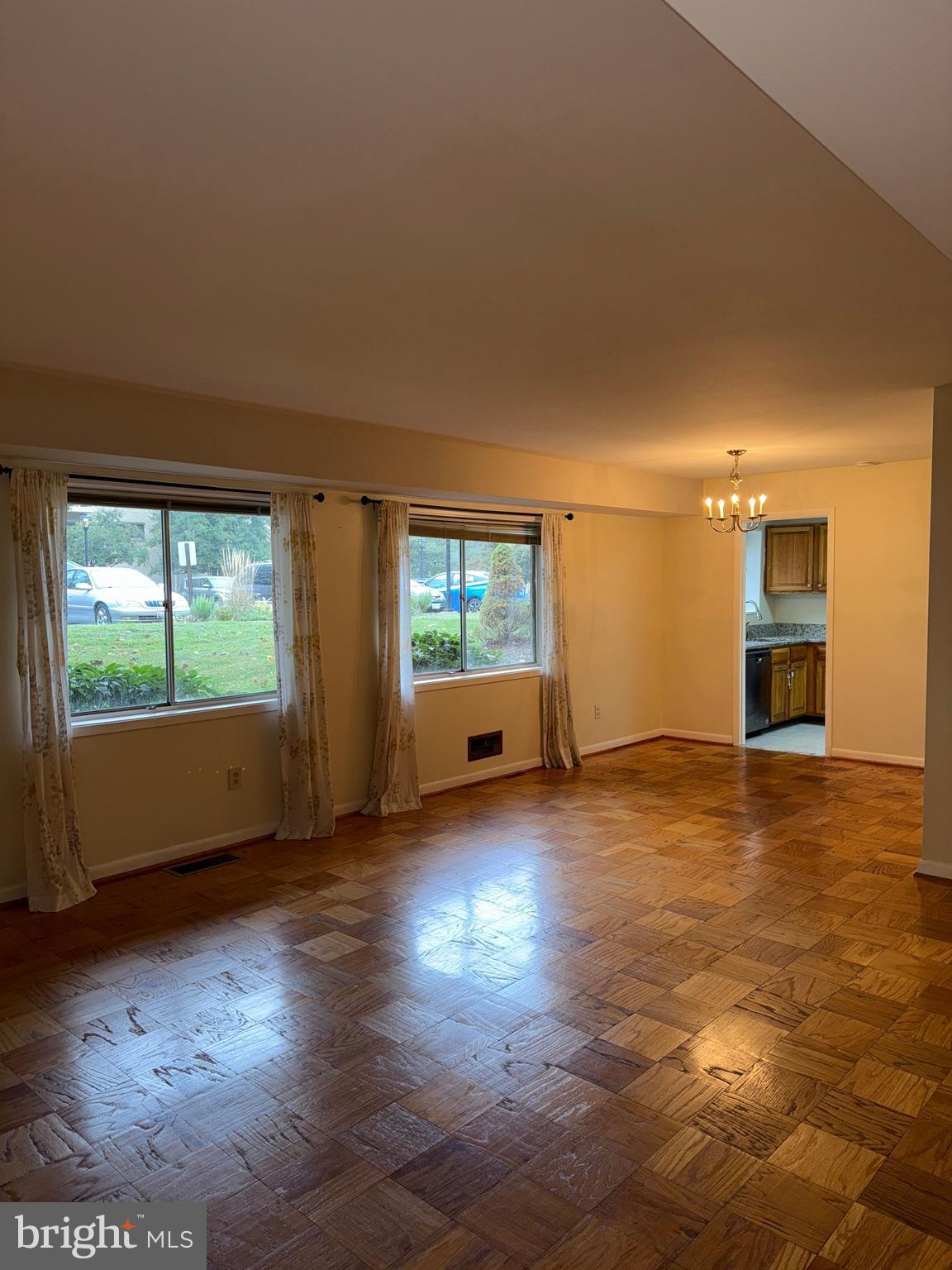 Real estate listing preview #4