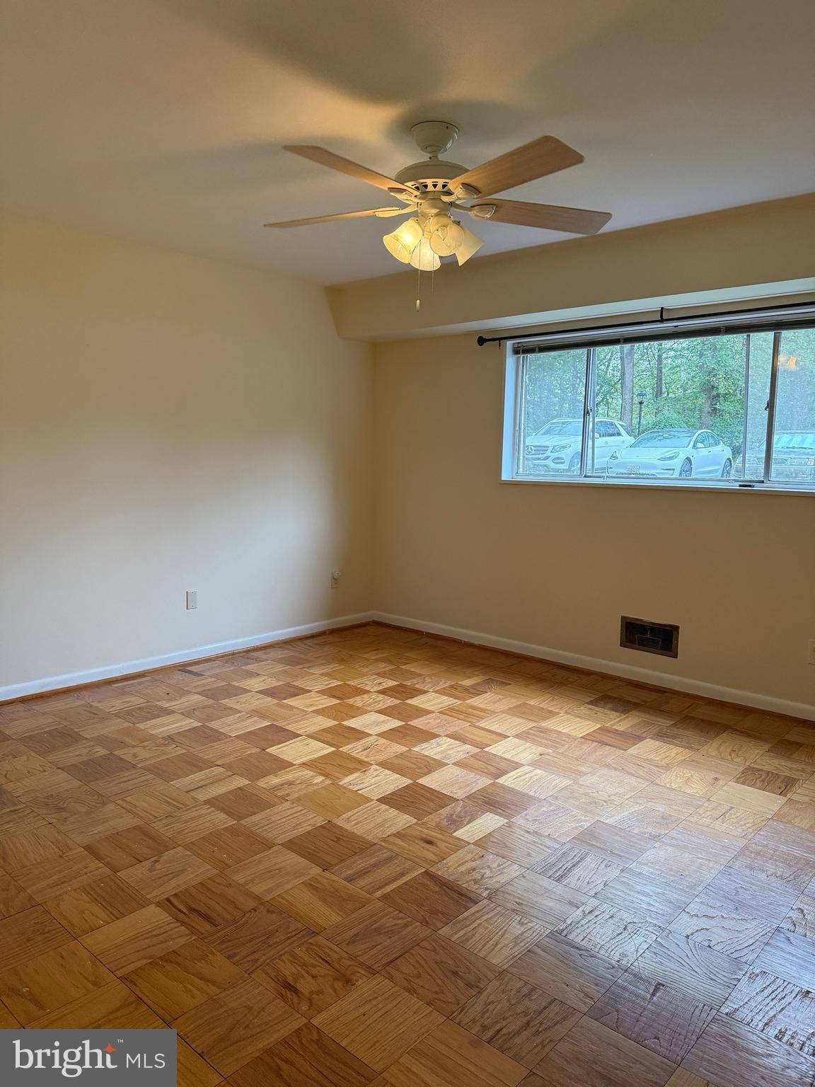 Real estate listing preview #9