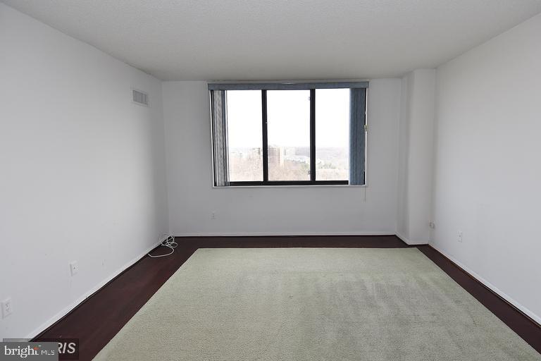 Real estate listing preview #10