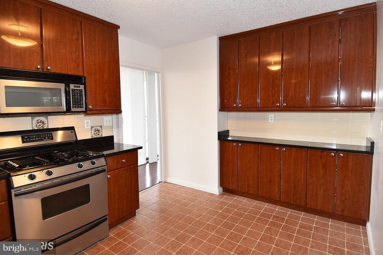 Real estate listing preview #6