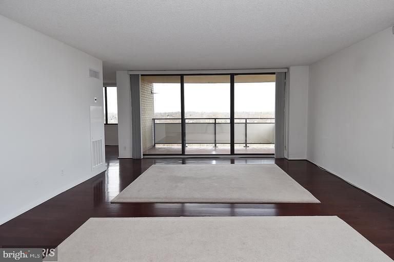 Real estate listing preview #3