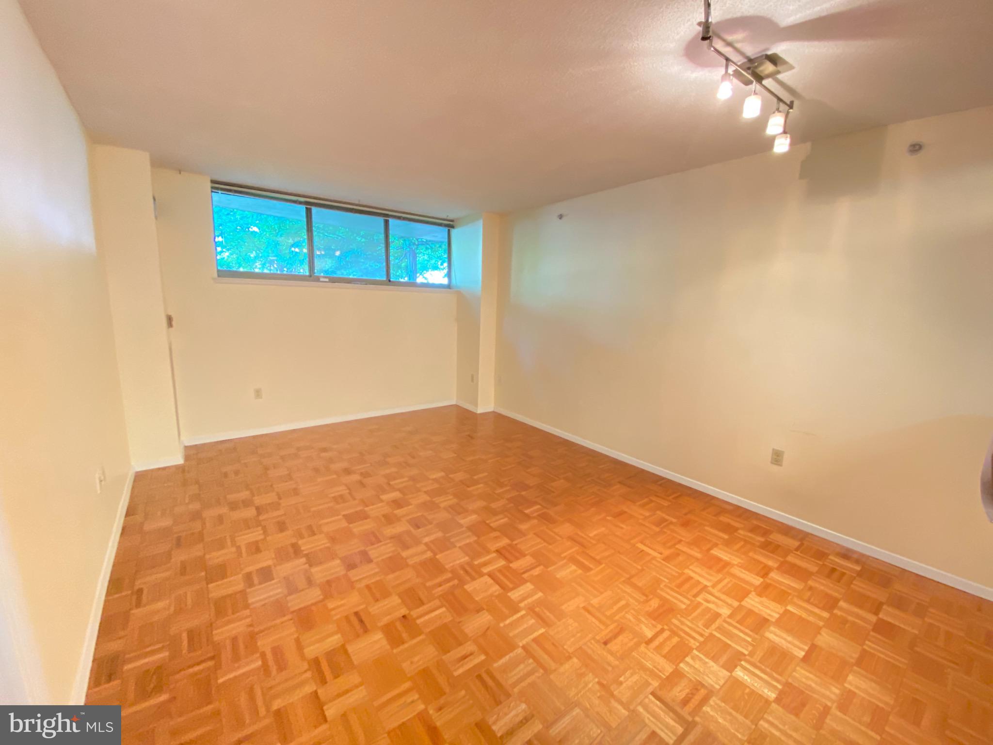 Real estate listing preview #6