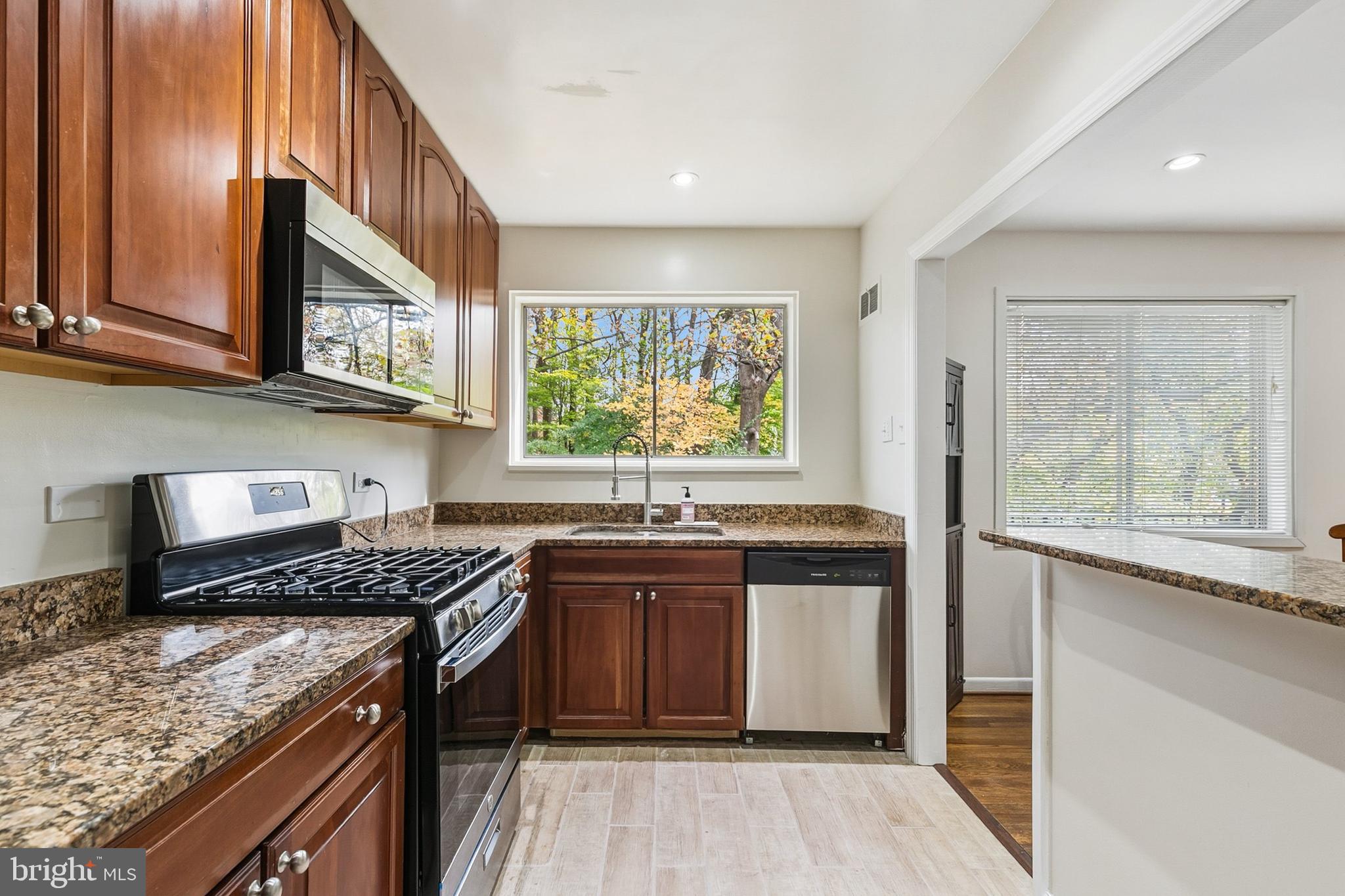 Real estate listing preview #11