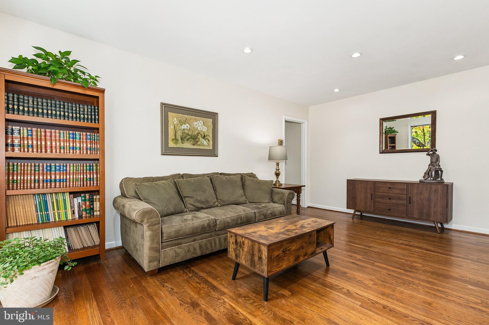 Real estate listing preview #6