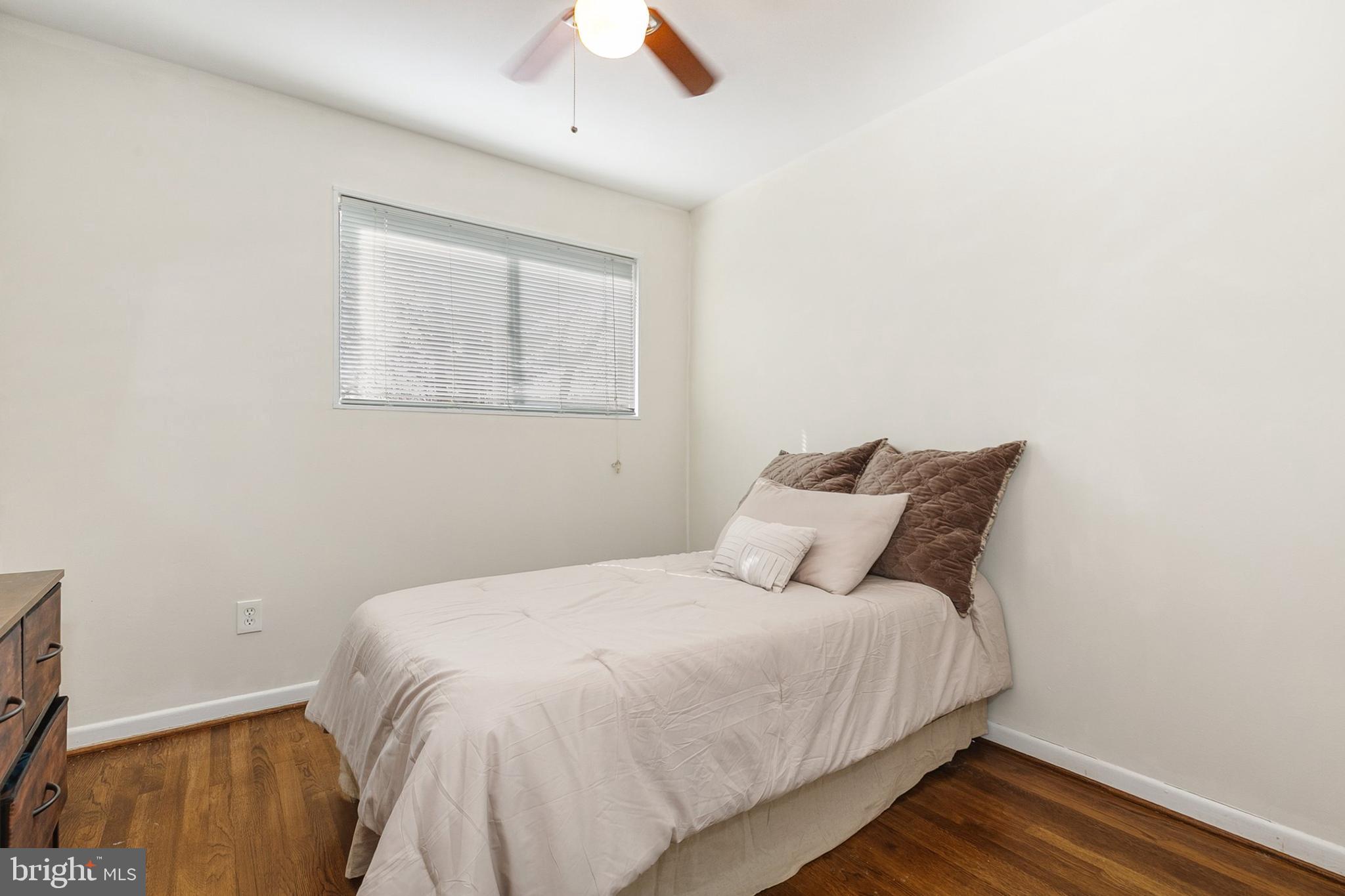 Real estate listing preview #16