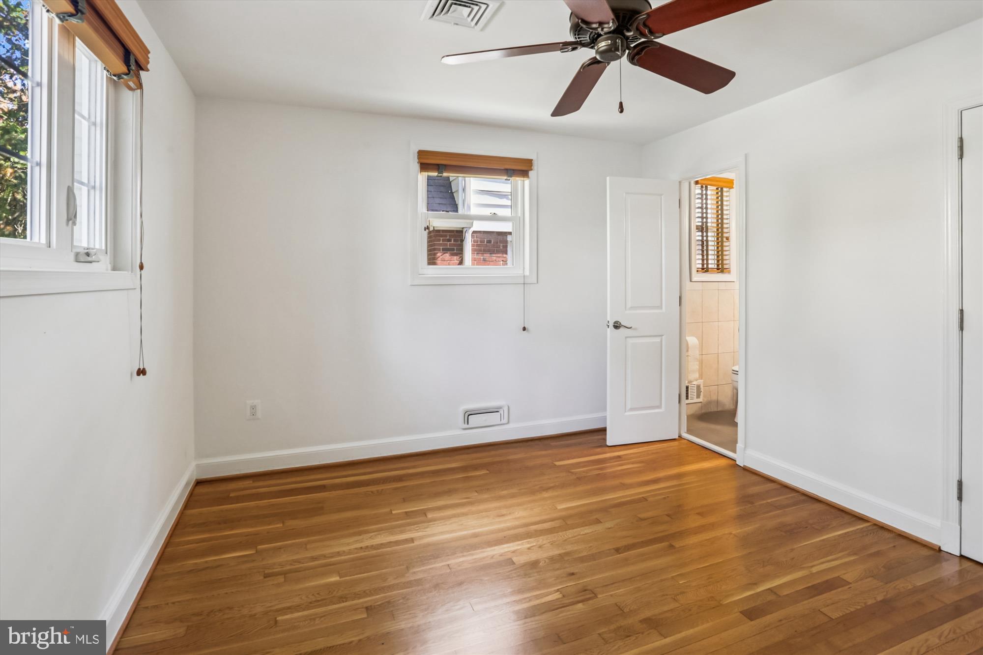 Real estate listing preview #18