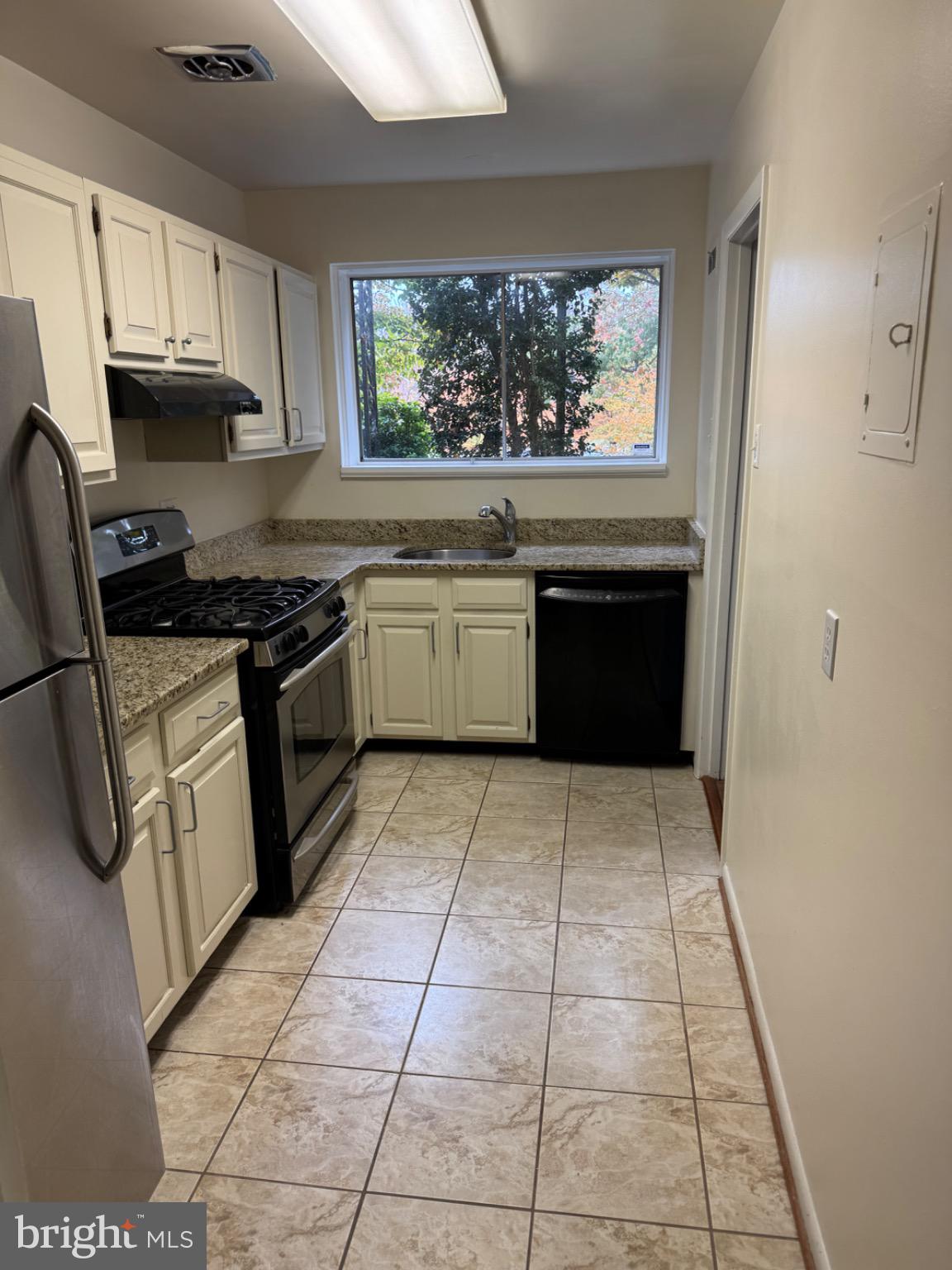 Real estate listing preview #4