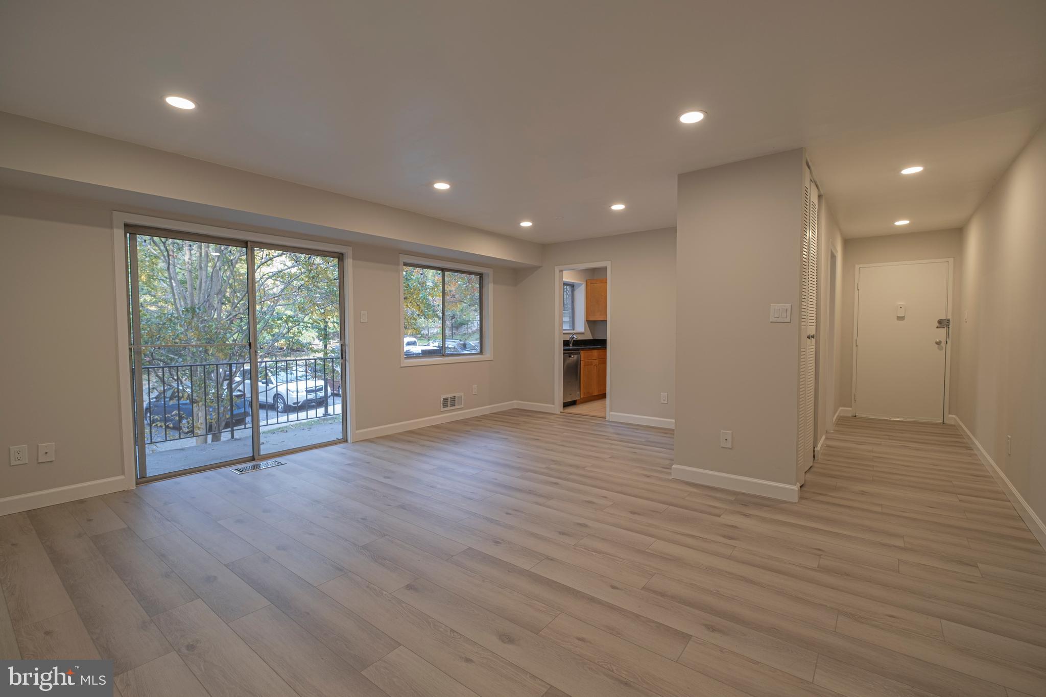 Real estate listing preview #14