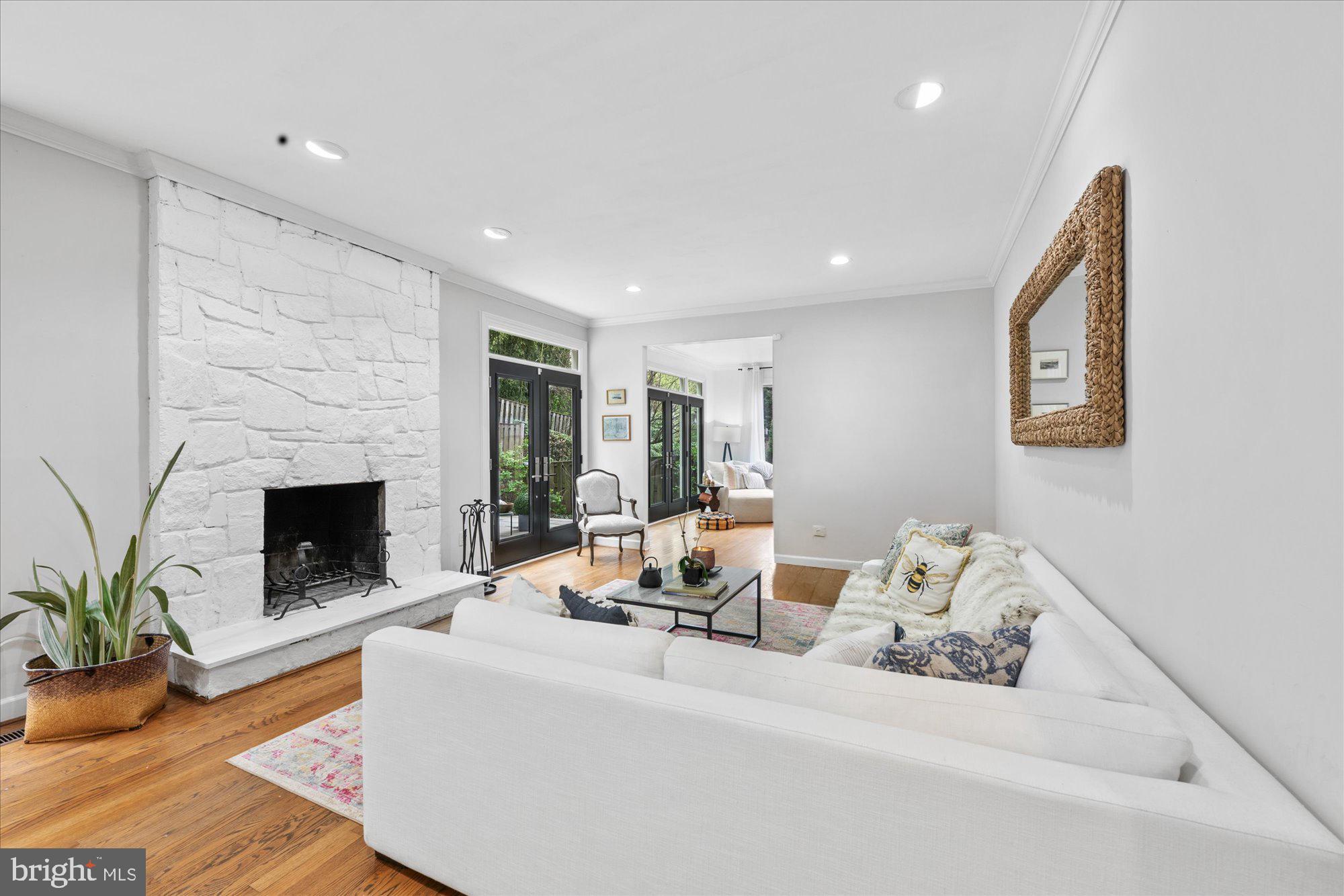 Real estate listing preview #8