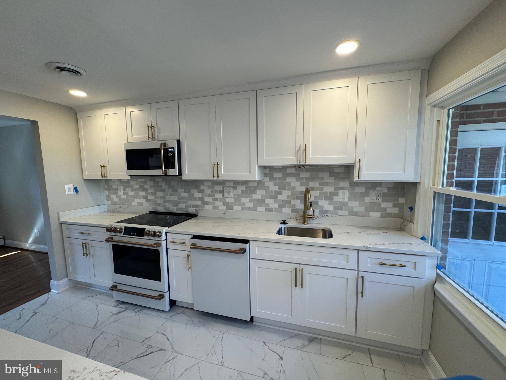 Real estate listing preview #2