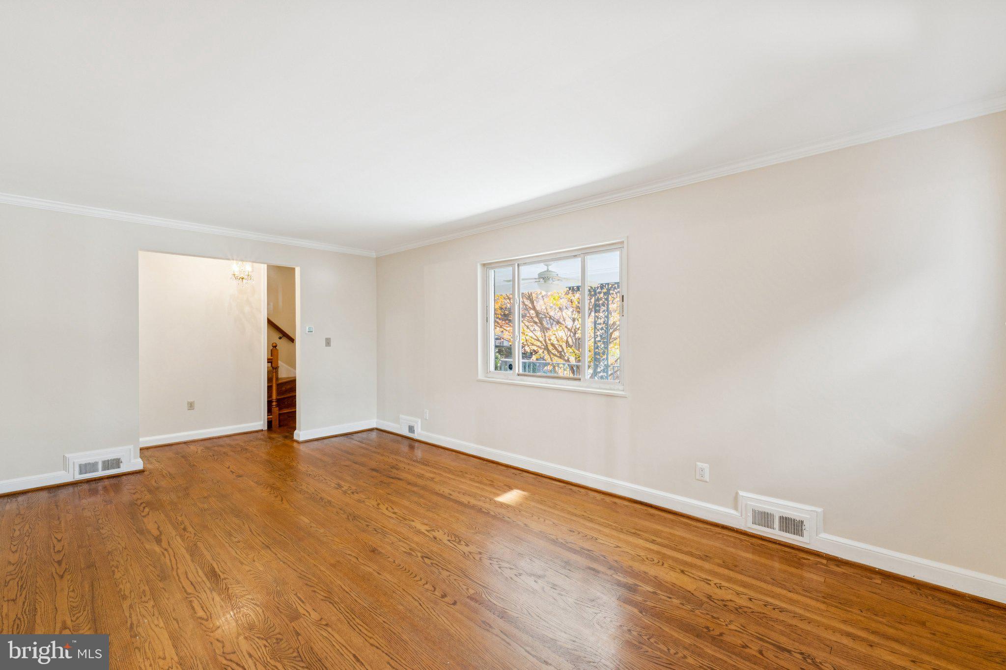 Real estate listing preview #6