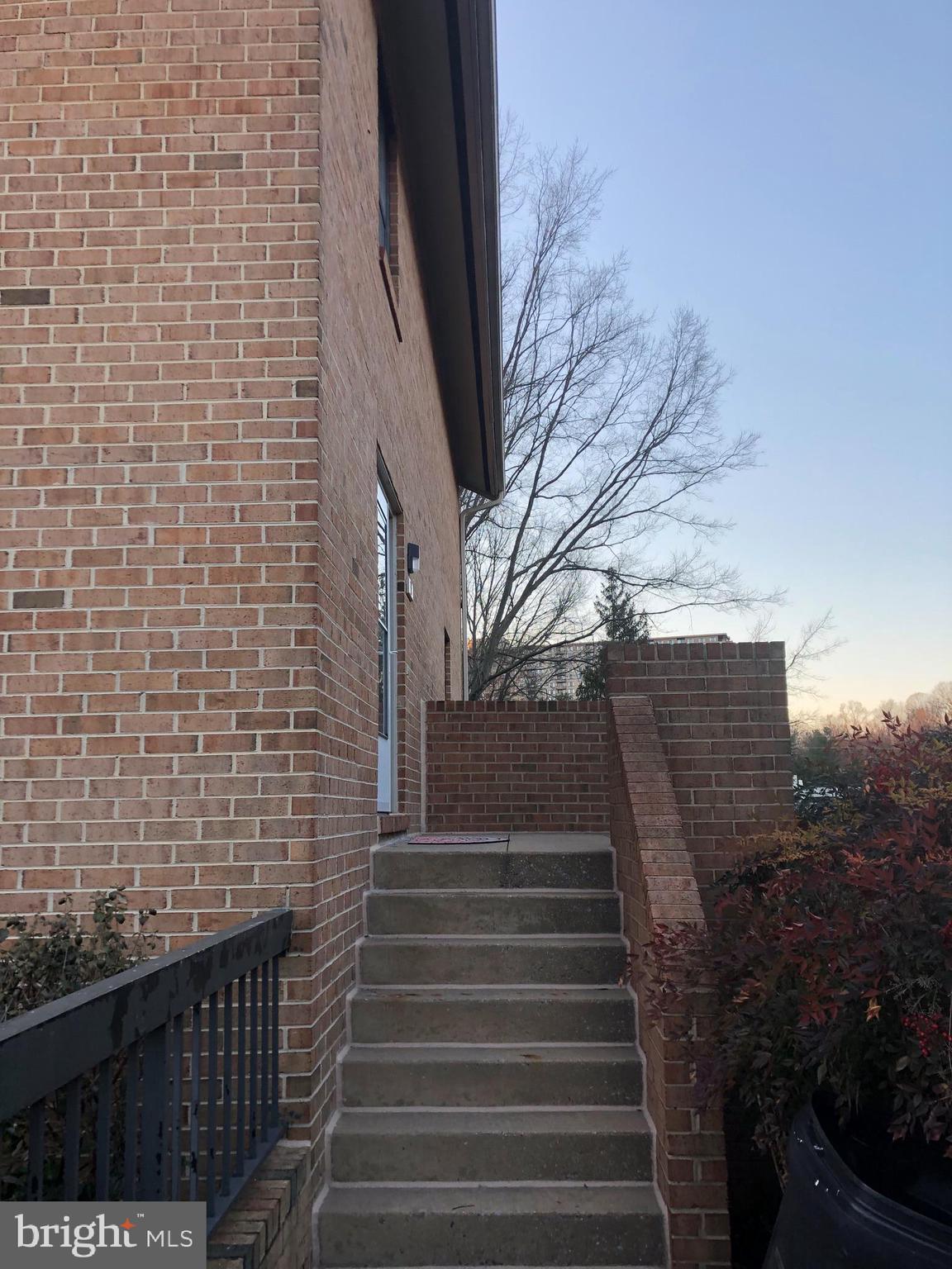 Real estate listing preview #2