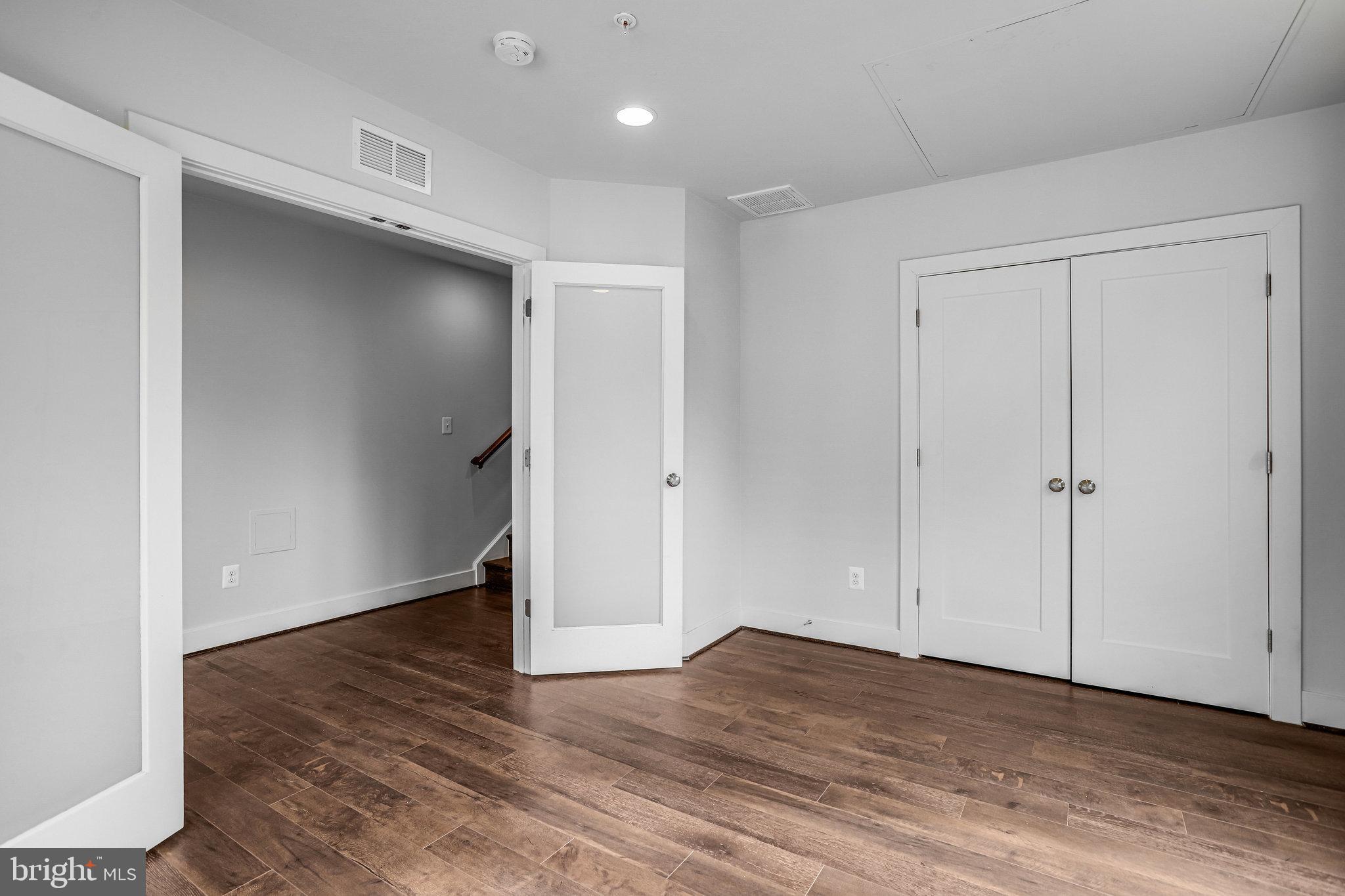 Real estate listing preview #8