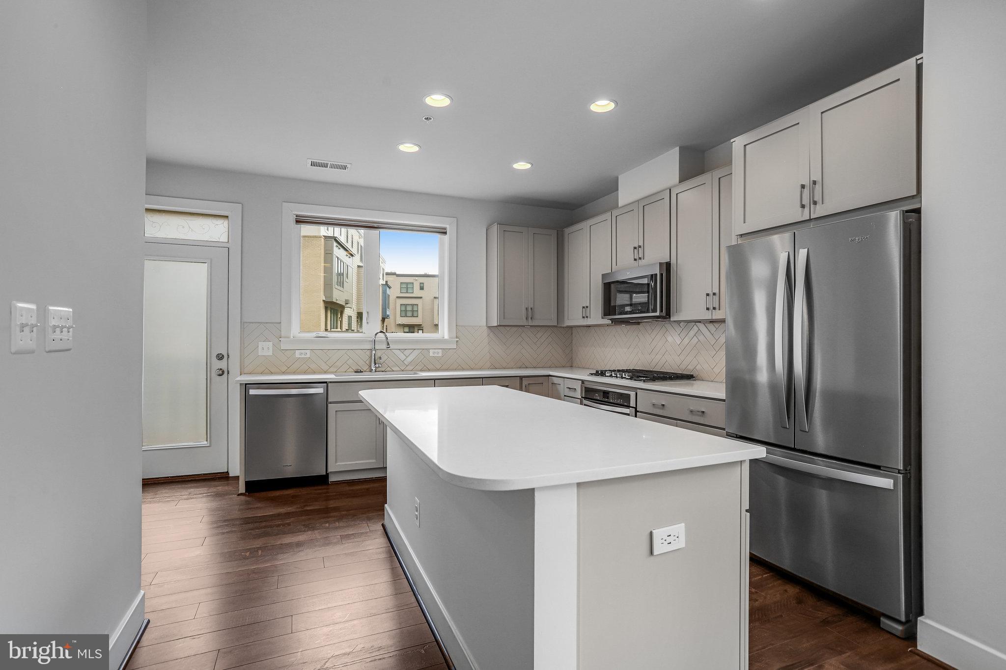 Real estate listing preview #11