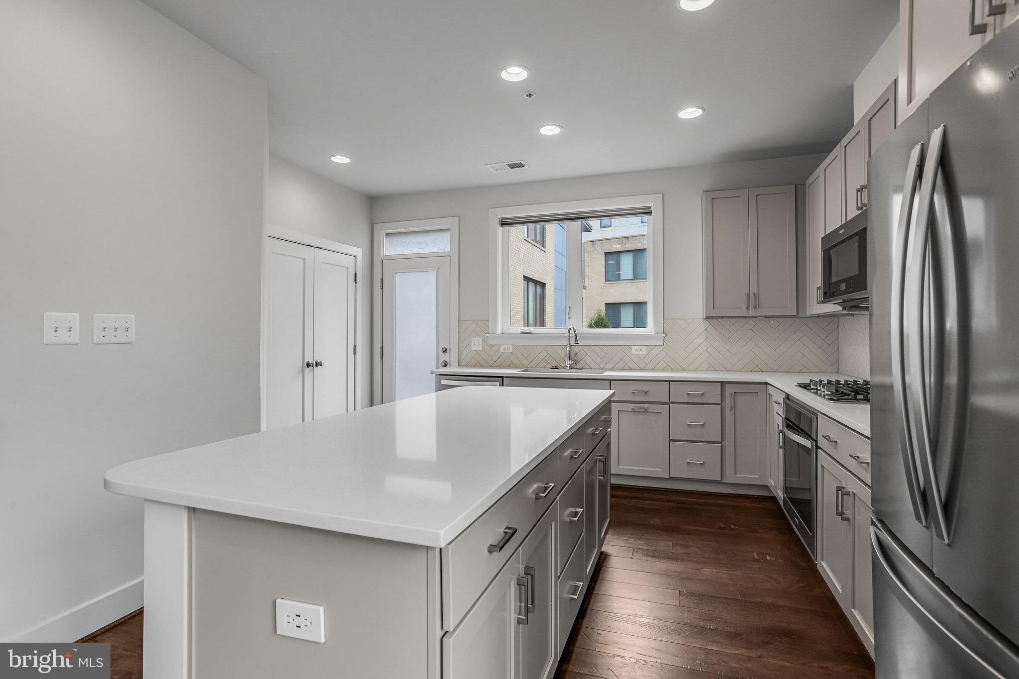 Real estate listing preview #12