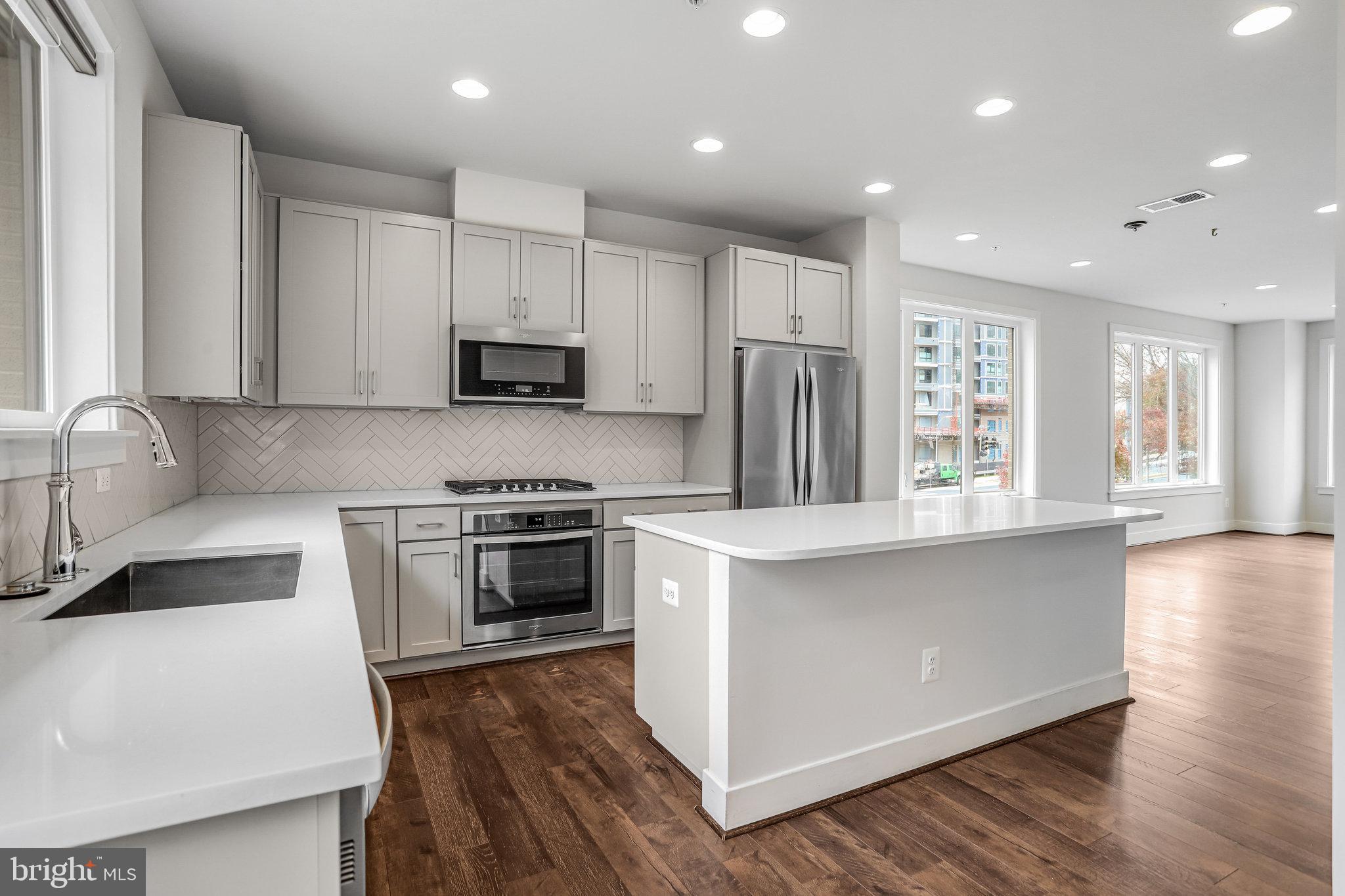 Real estate listing preview #9