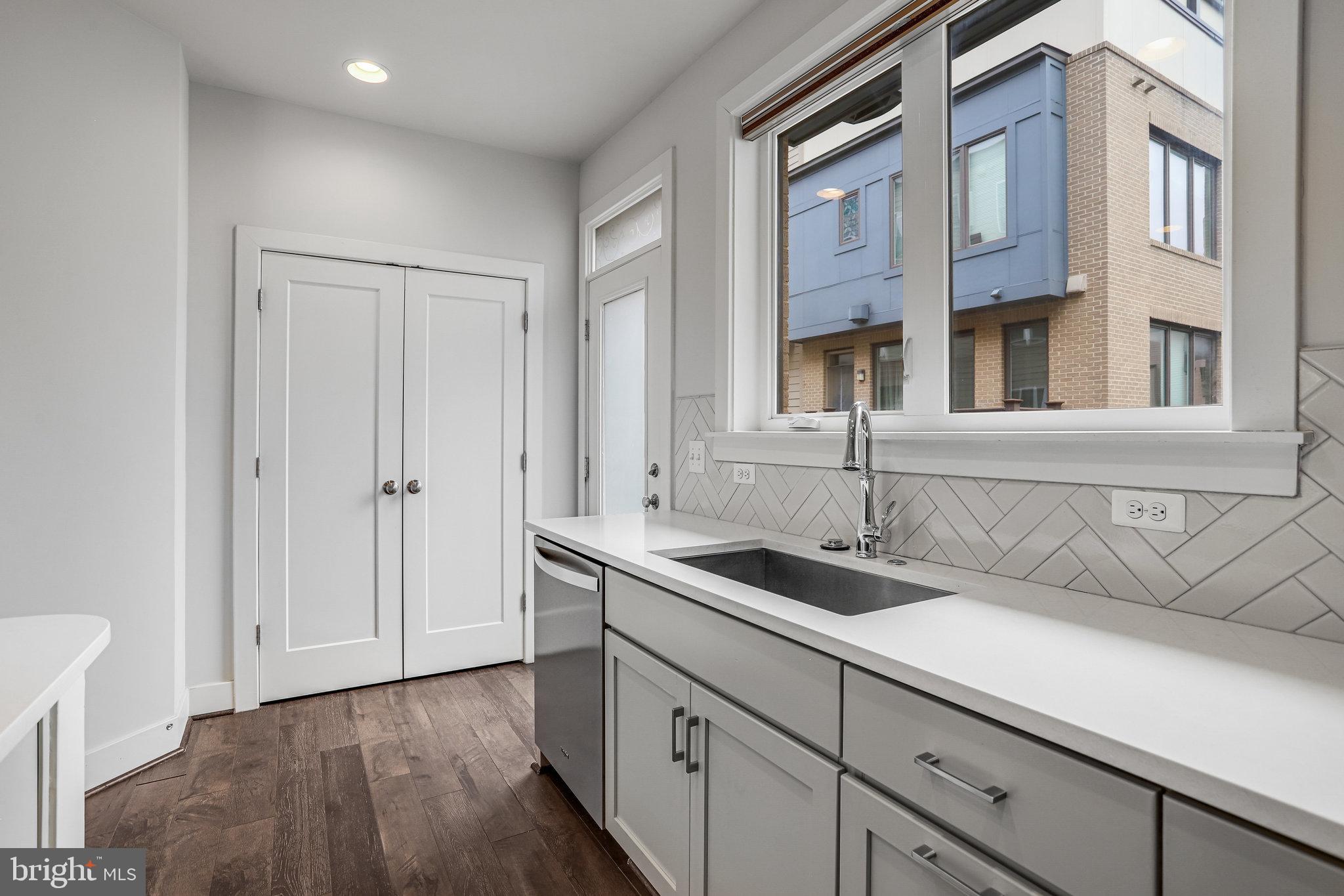 Real estate listing preview #14