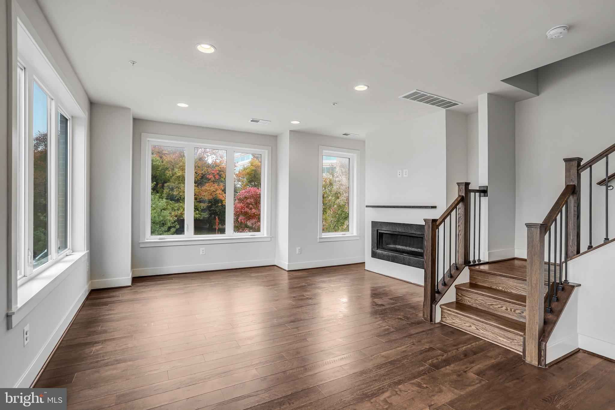 Real estate listing preview #18