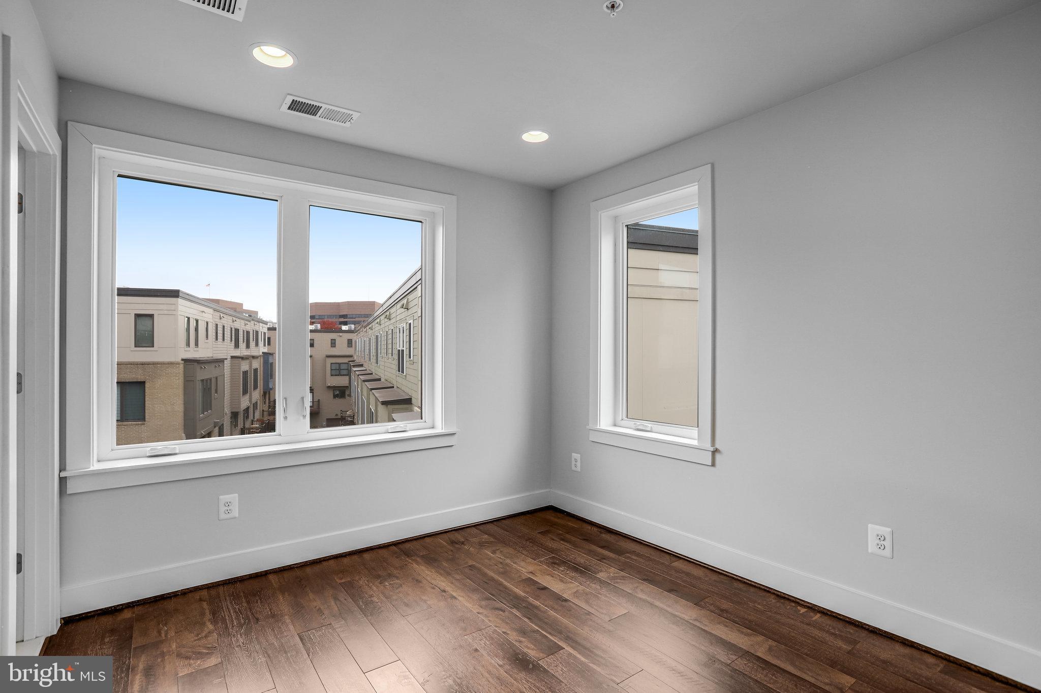 Real estate listing preview #42