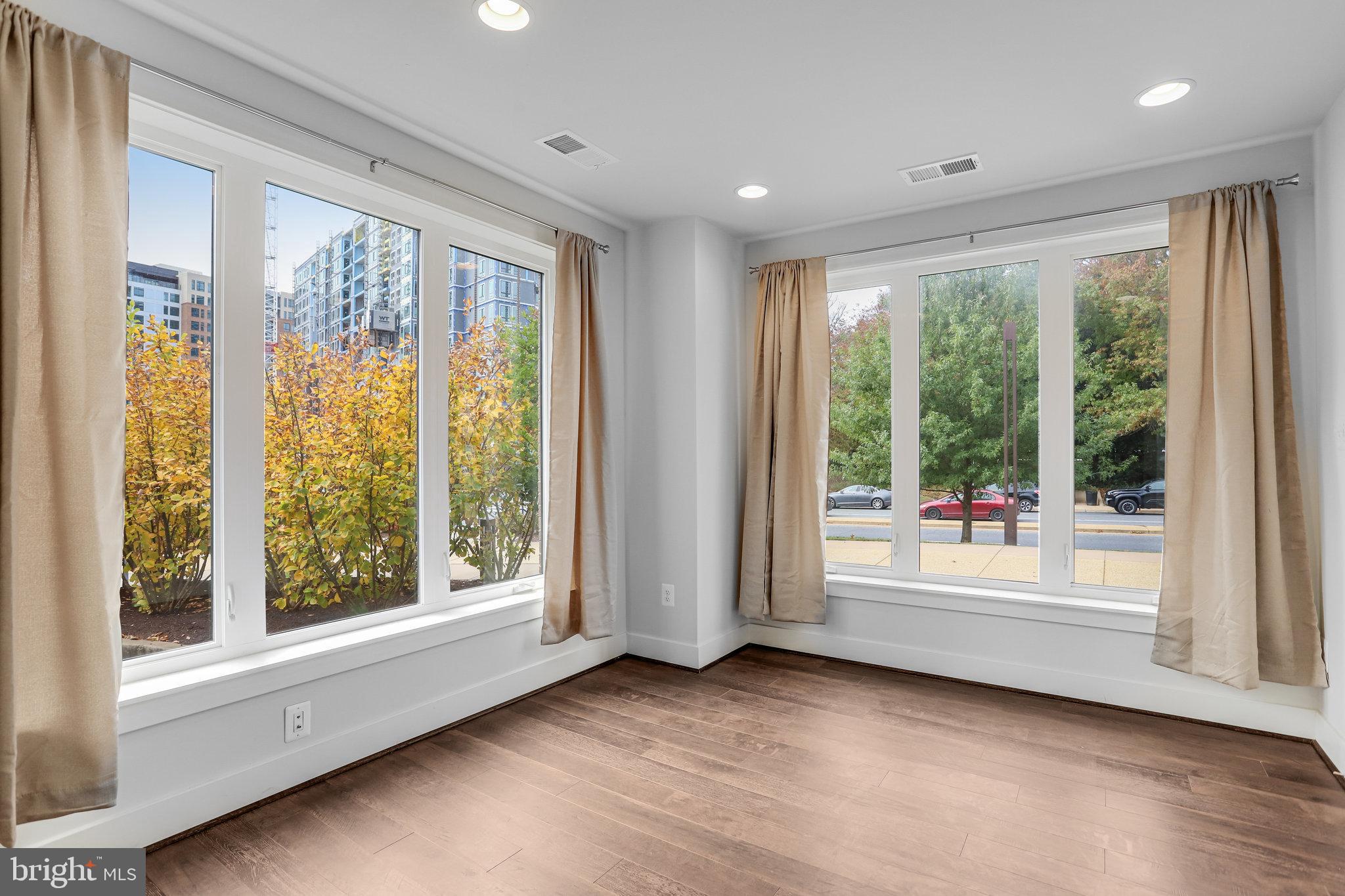 Real estate listing preview #6