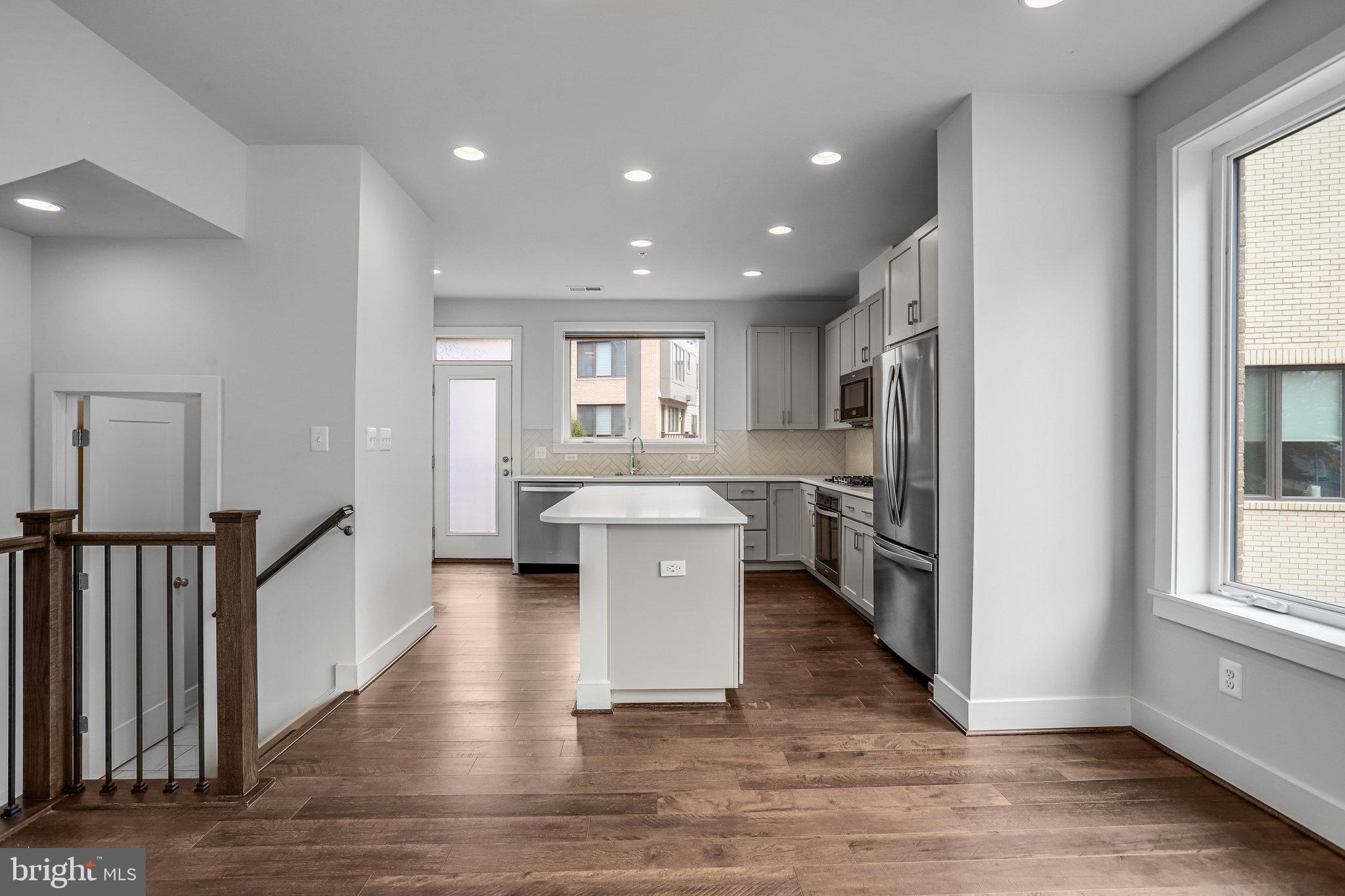 Real estate listing preview #15