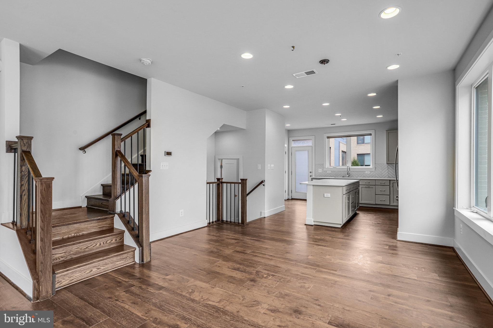 Real estate listing preview #16