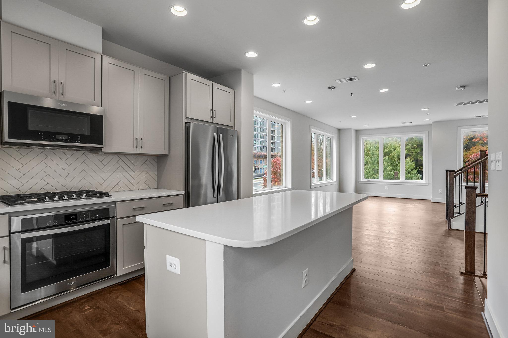 Real estate listing preview #10