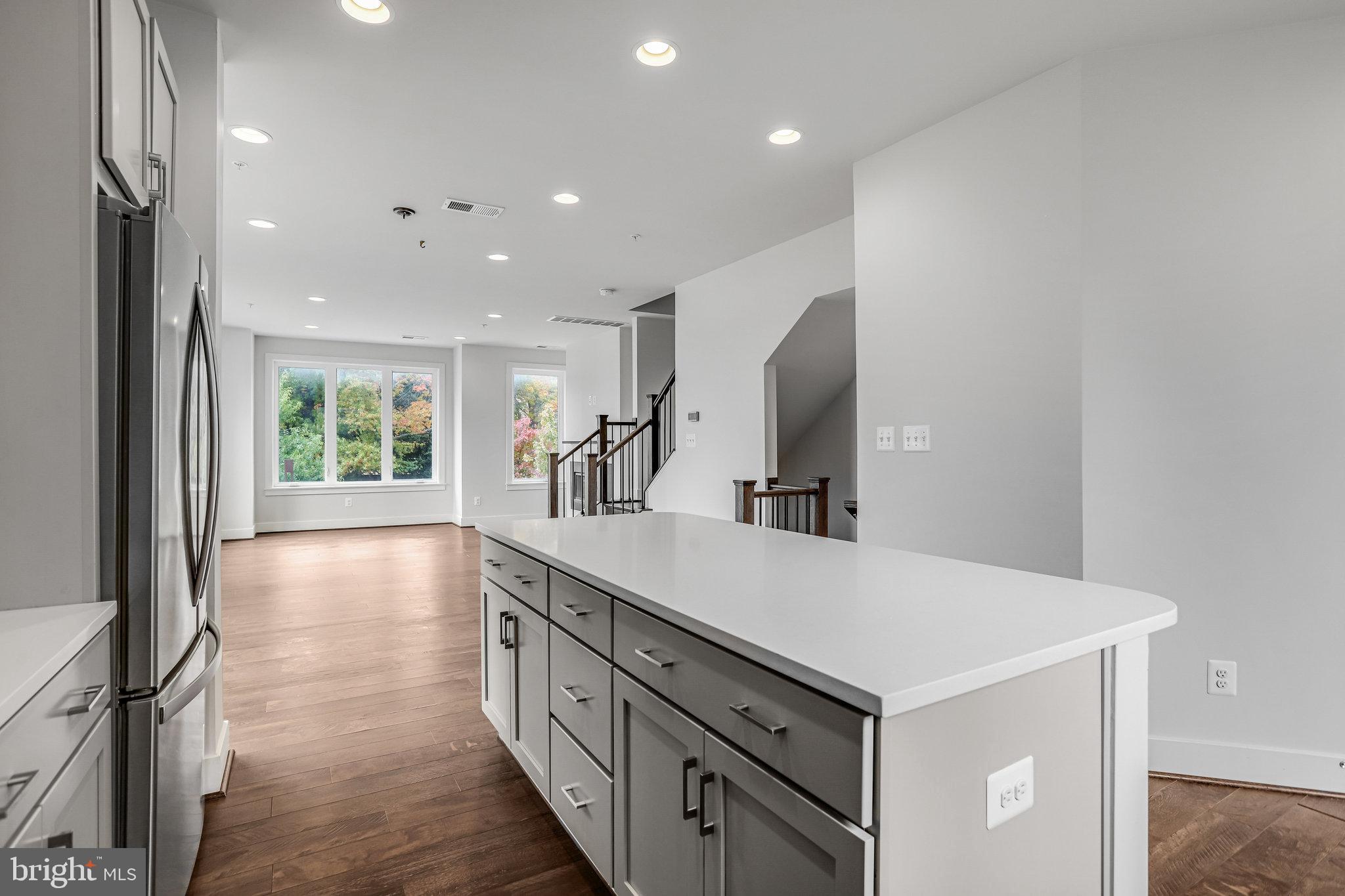 Real estate listing preview #13