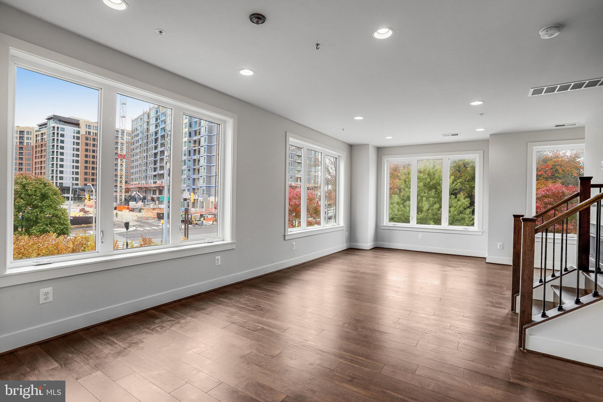 Real estate listing preview #24