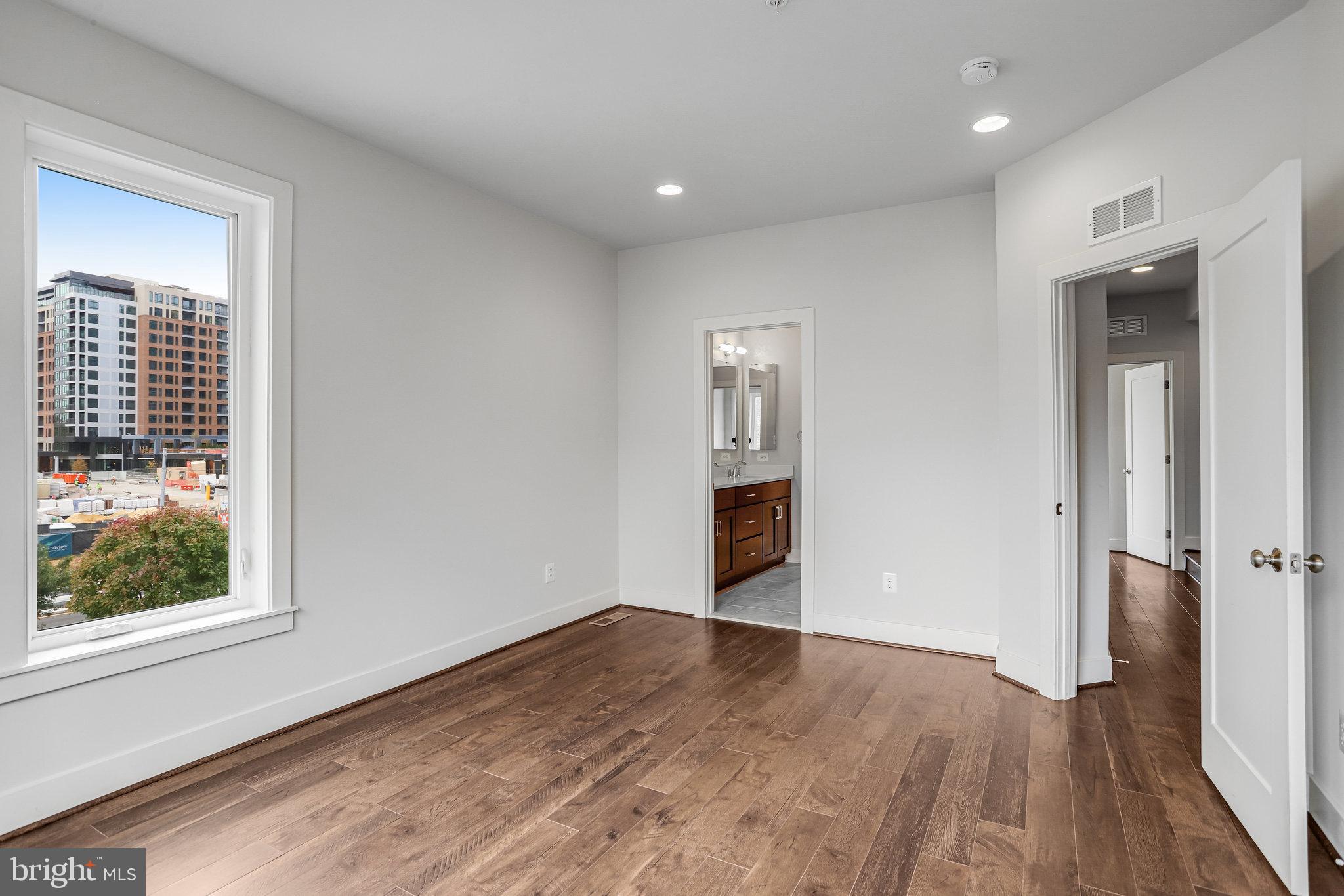 Real estate listing preview #27