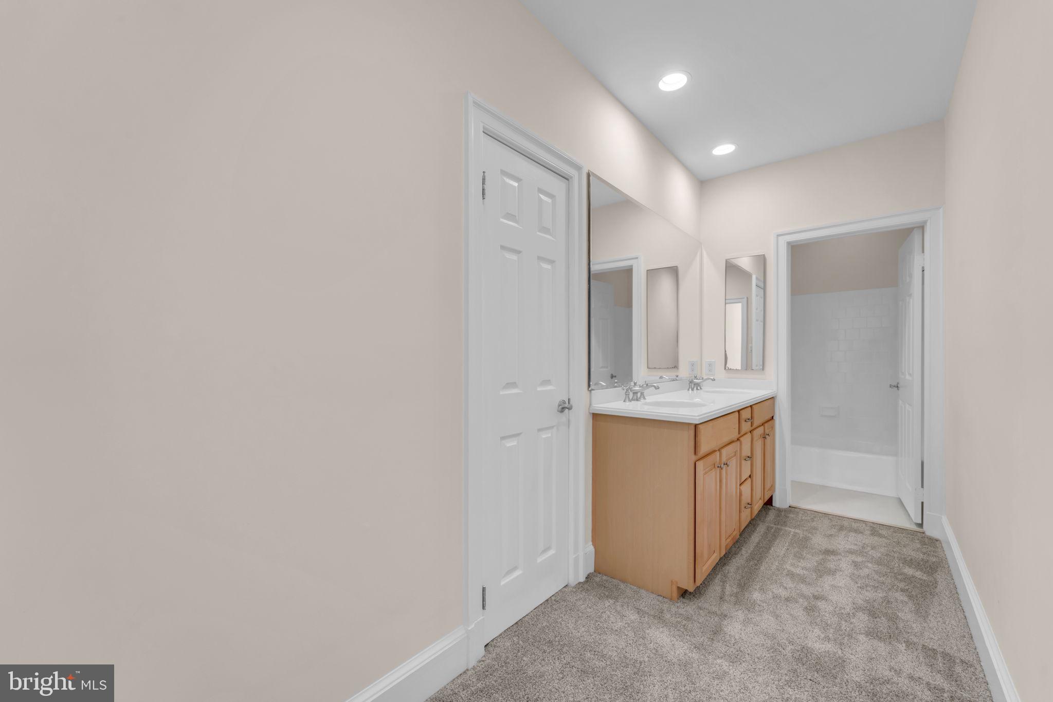 Real estate listing preview #24